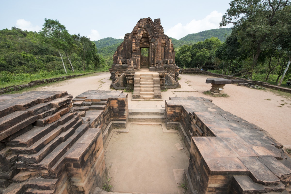 My S?n is a cluster of abandoned and partially ruined Hindu temples in Vietnam, constructed between the 4th and the 14th century AD by the kings of Champa.