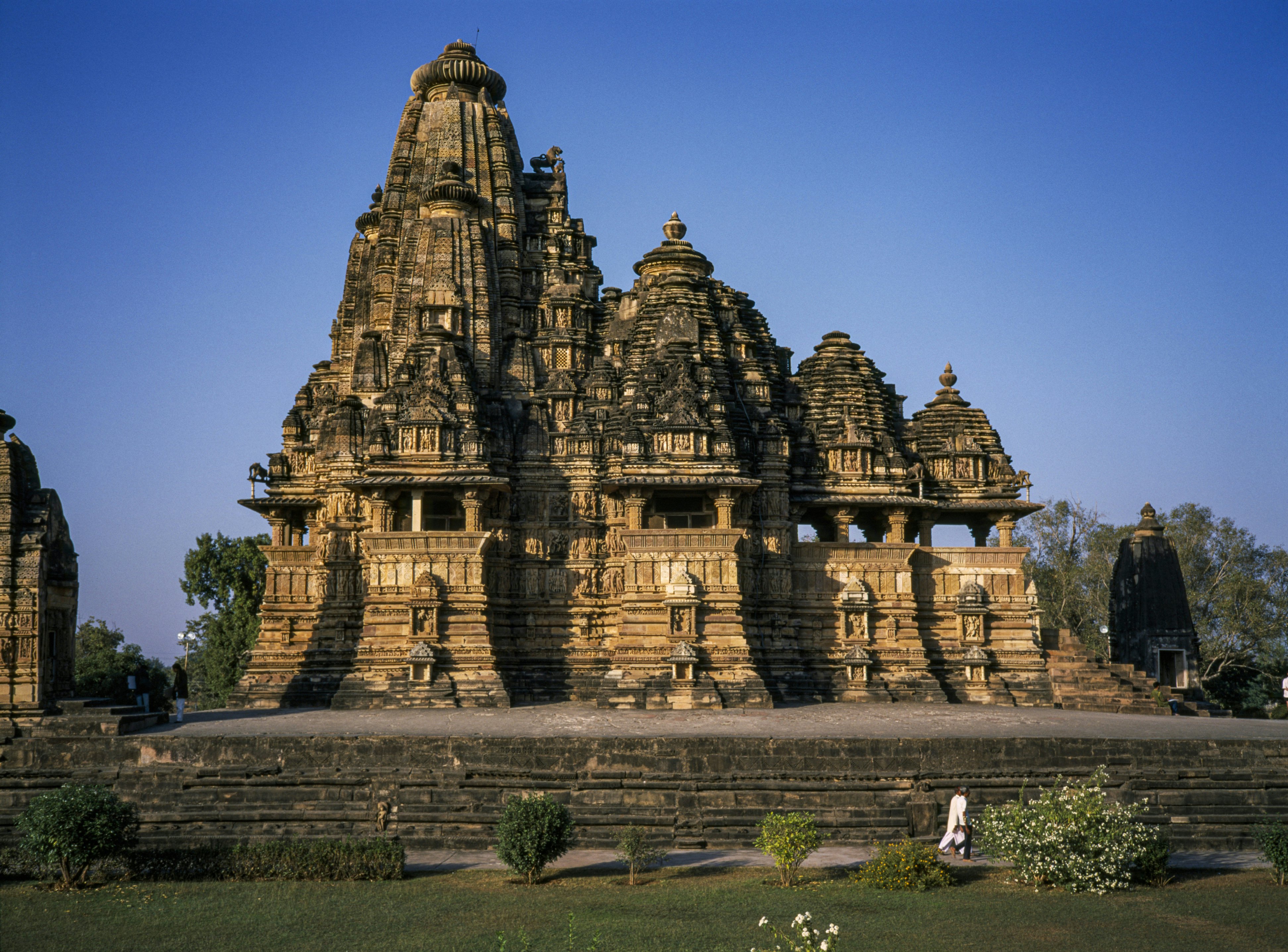 India, Madhya Pradesh, Khajuraho, Vishvanath Temple dating from the 10th Century. (Photo by: Eye Ubiquitous/Universal Images Group via Getty Images)