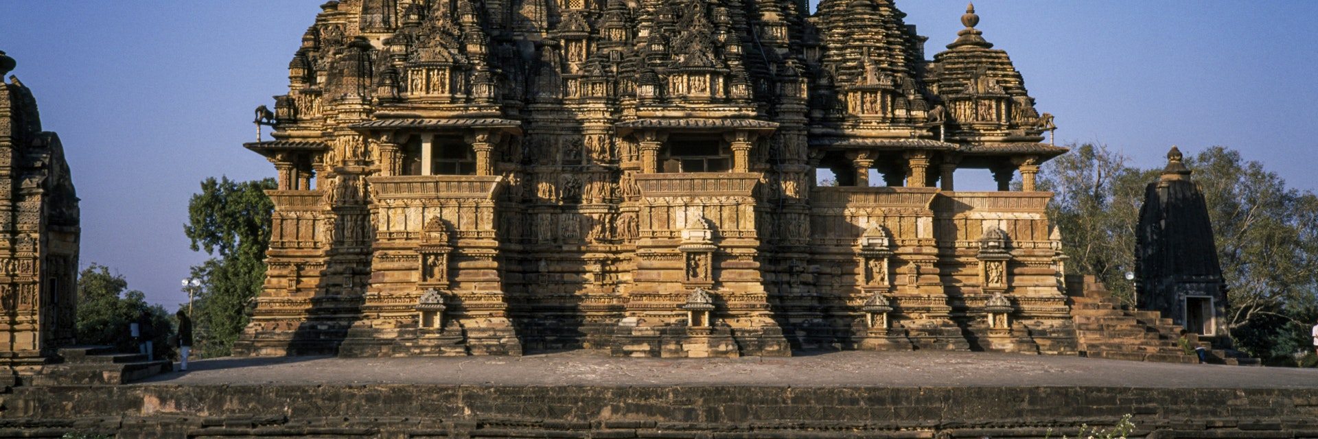 India, Madhya Pradesh, Khajuraho, Vishvanath Temple dating from the 10th Century. (Photo by: Eye Ubiquitous/Universal Images Group via Getty Images)