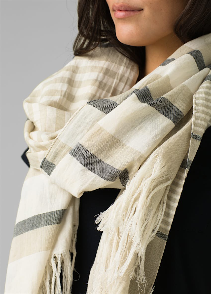 prAna Lindell scarf.jpg A closeup of a model wearing prAna's Lindell scarf in bone