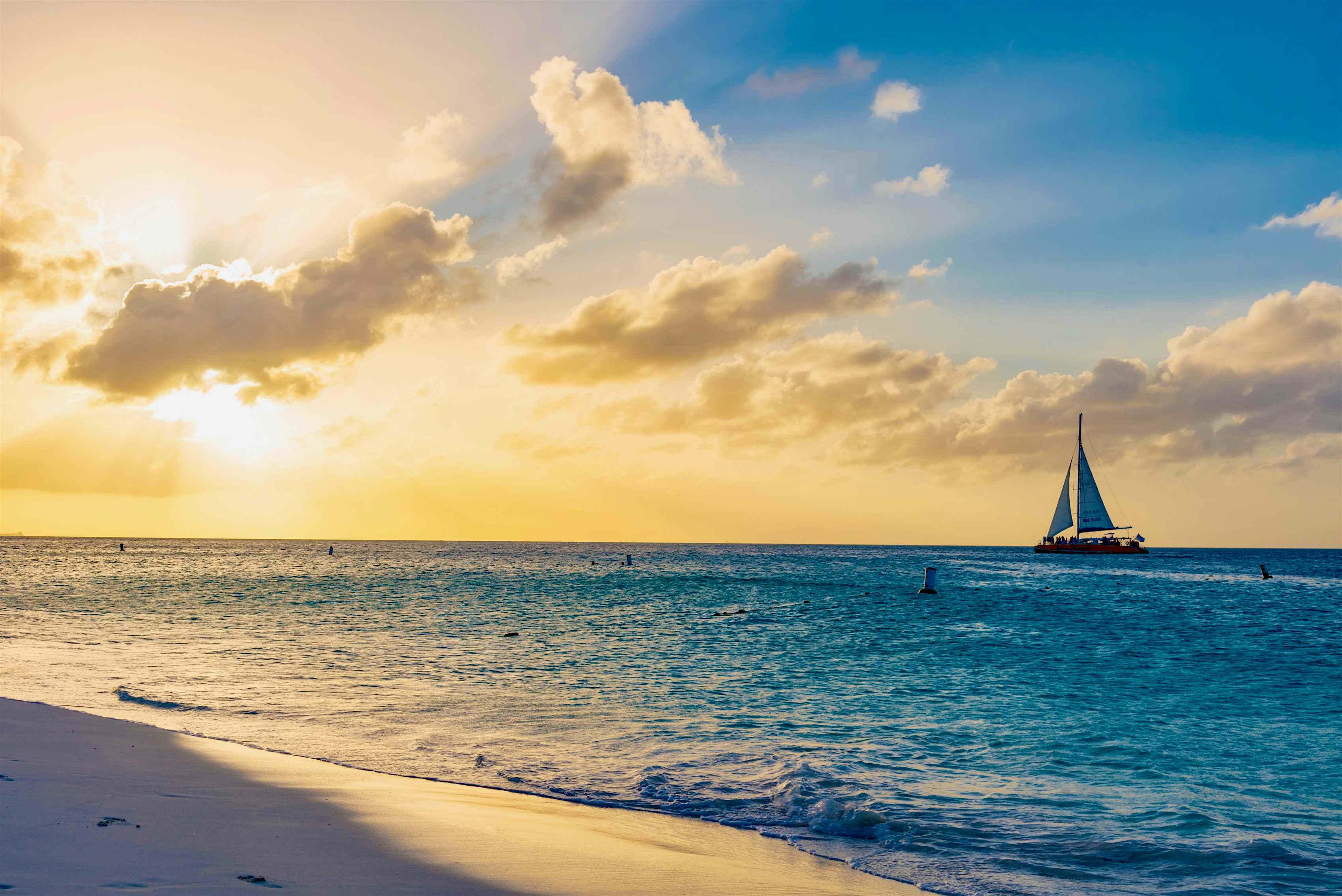 least expensive time to visit aruba