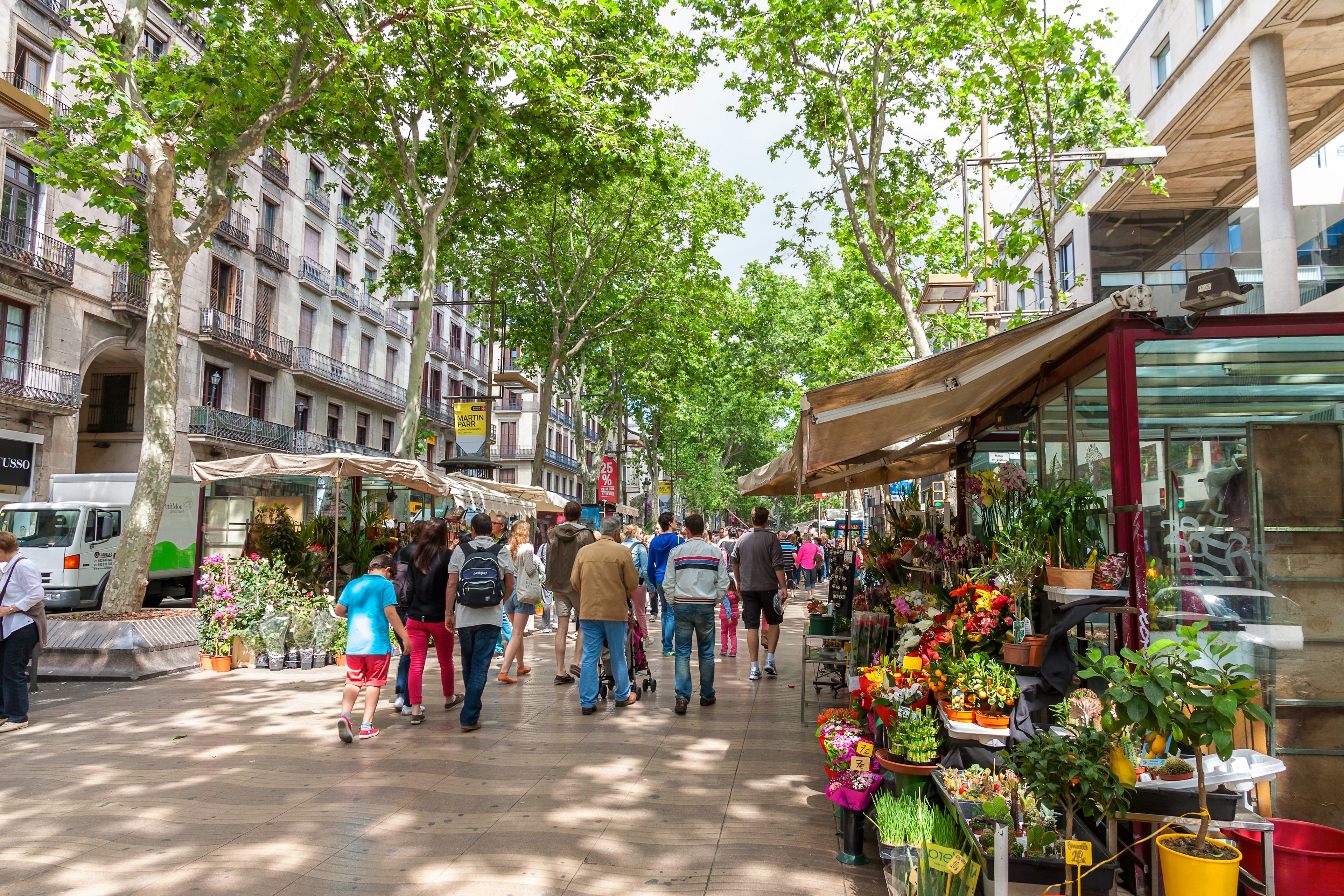 Some Barcelona hotels to reopen as lockdown eases