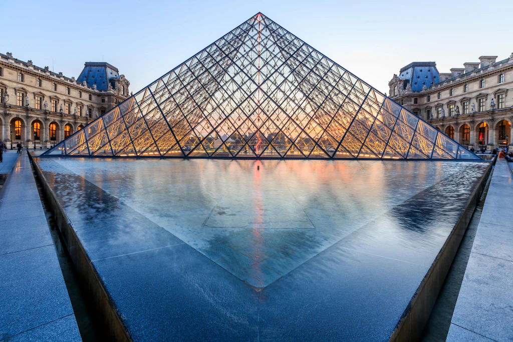 The Louvre Pyramid The Louvre Pyramid at dusk.