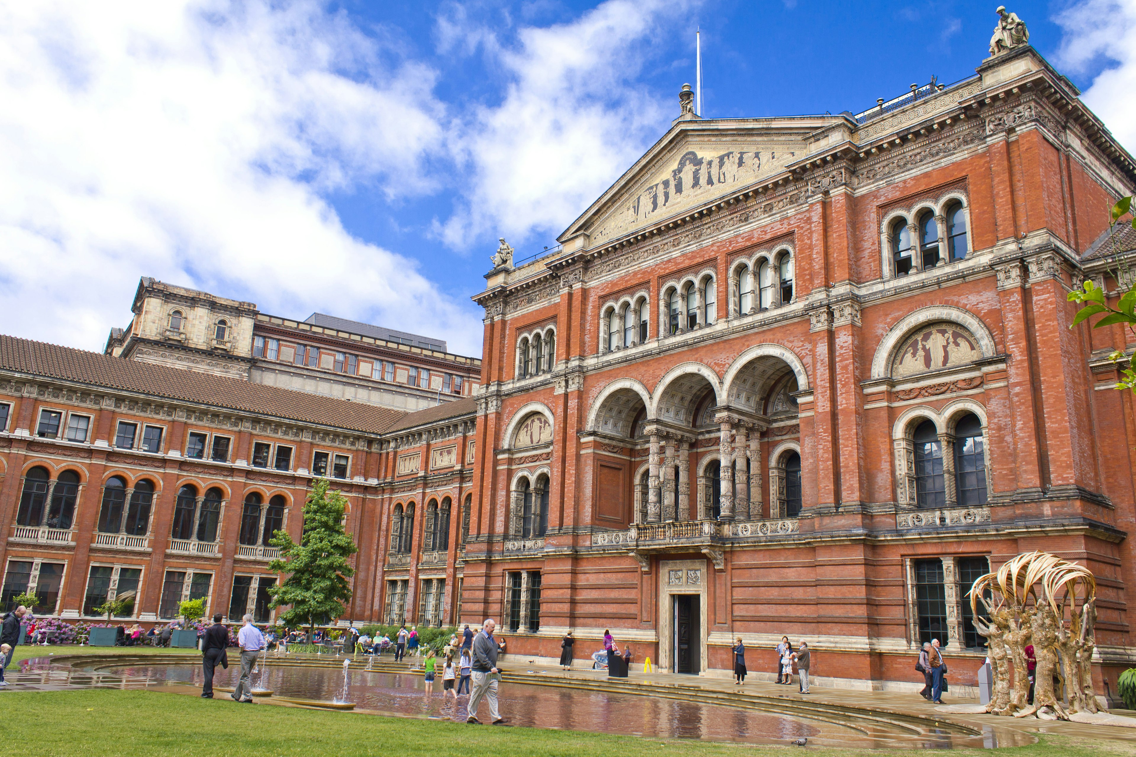 A shot of the façade of the V&A Museum