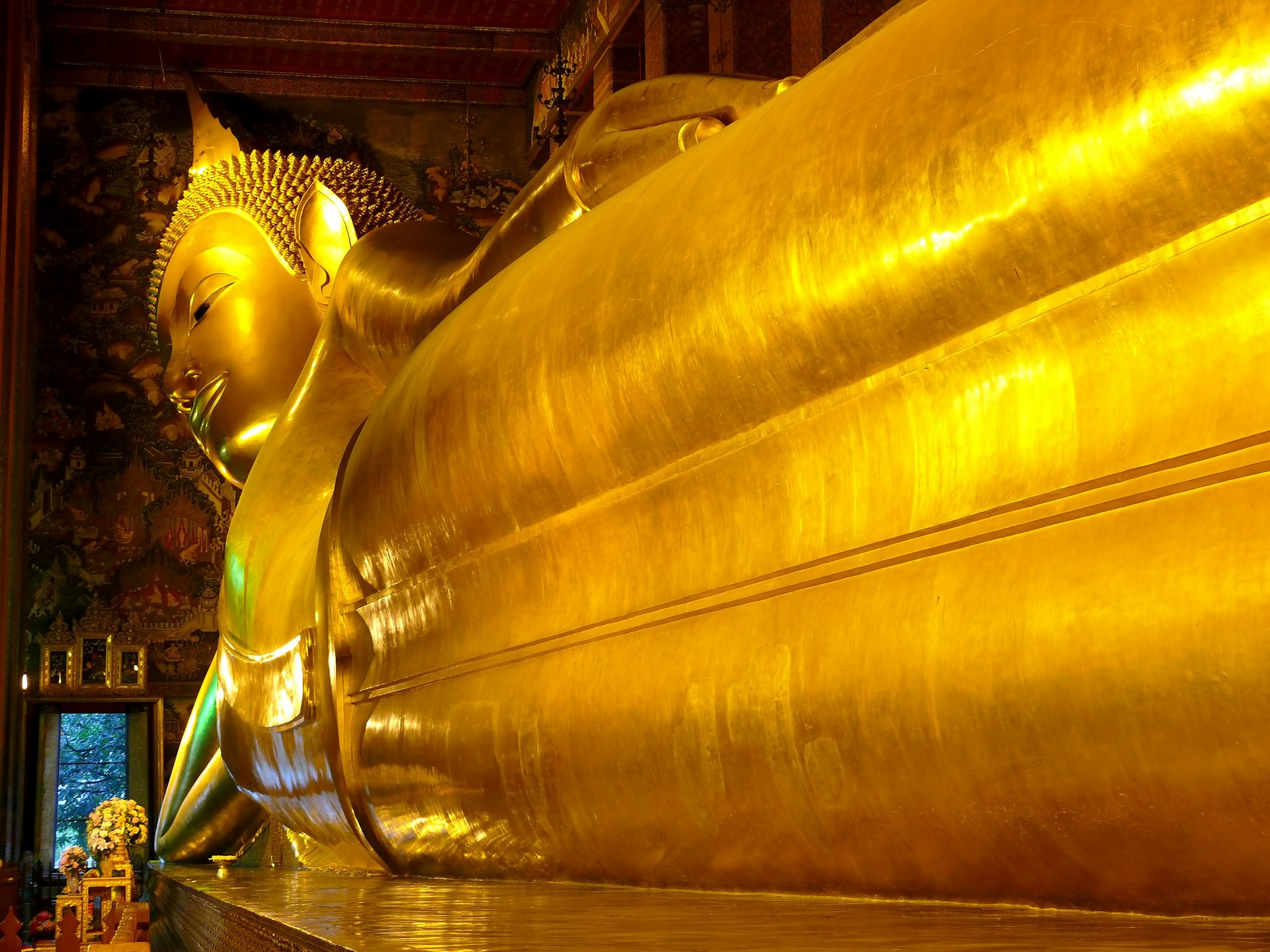 The reclining Golen Buddha at Wat Pho