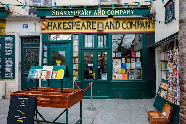 Green Gourmet Giraffe: Shakespeare and Company Bookstore, Paris