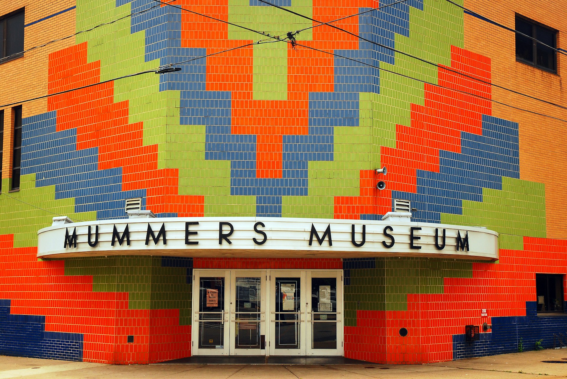 Den färgglada entrén till Mummers Museum i Philadelphia. 