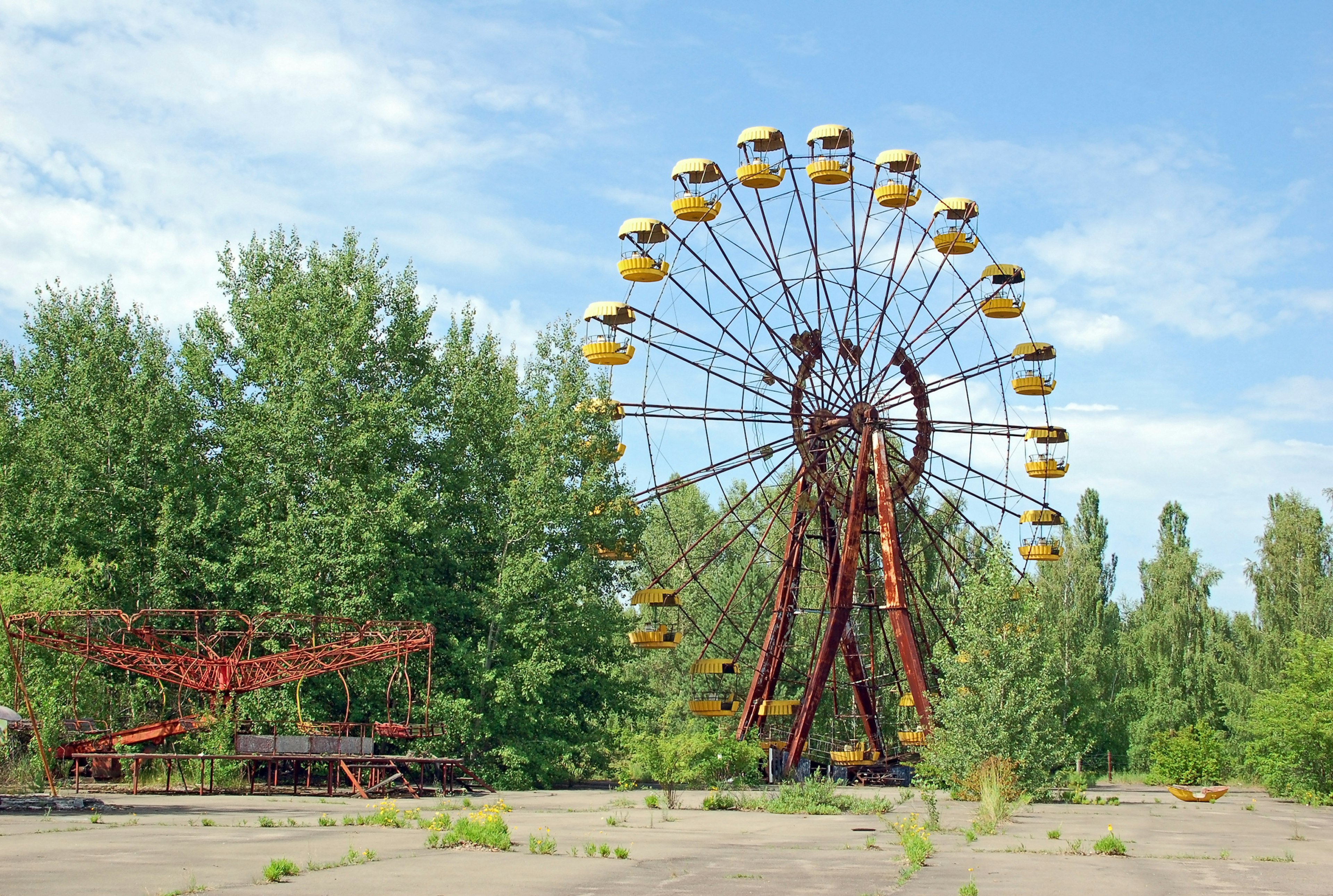 Abandoned ferris wheel in amusement park in Pripyat, Chernobyl