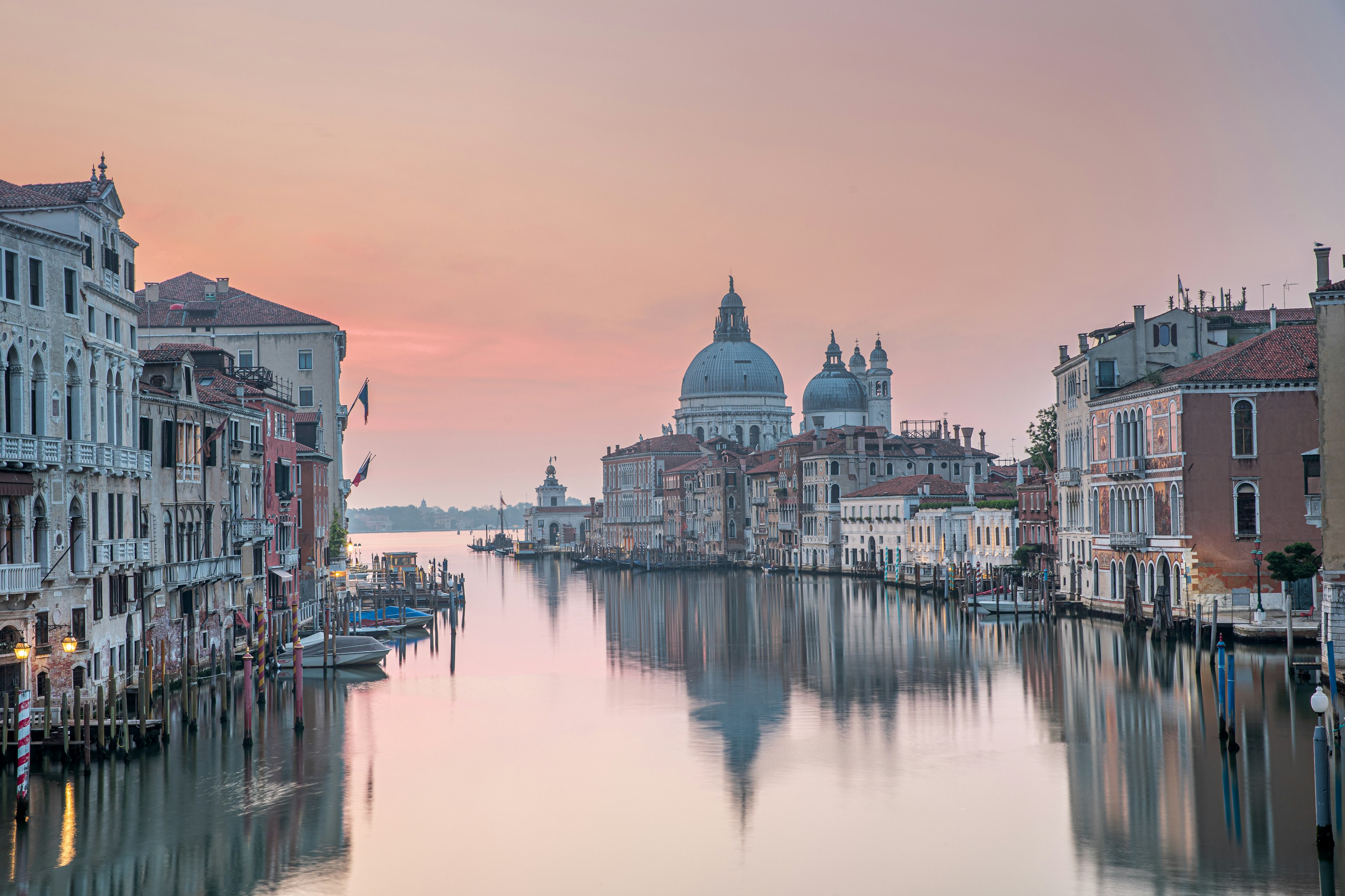 Basilica of Santa Maria della Salute at Dawn.jpg