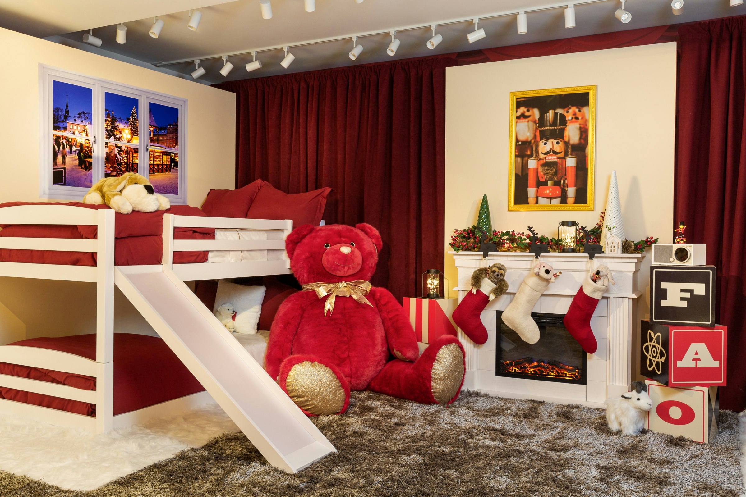 FAO Schwarz bedroom with bunkbeds and a fake festive fireplace