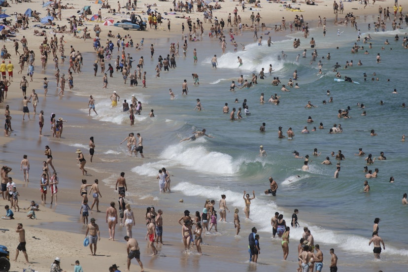 SYDNEY, AUSTRALIA - NOVEMBER 28: A general view as people gather at Bondi beach on November 28, 2020 in Sydney, Australia. The Bureau of Meteorology has forecast heatwave conditions in NSW this weekend, with temperatures expected to exceed 40 degrees across the state. (Photo by Brook Mitchell/Getty Images)