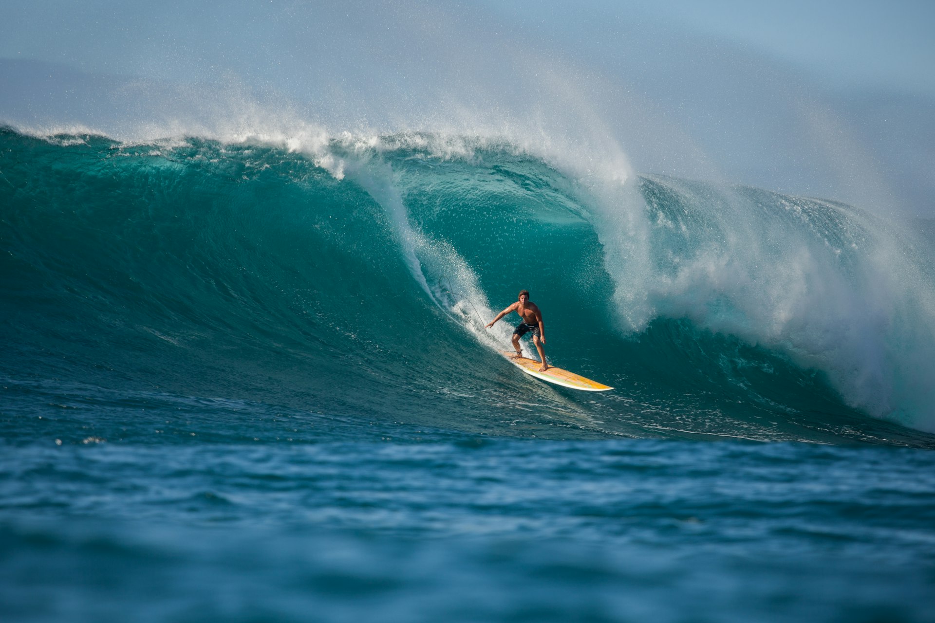 Man surfing wave, Waimea Bay, North Shore, Oahu, Hawaii, America, USA