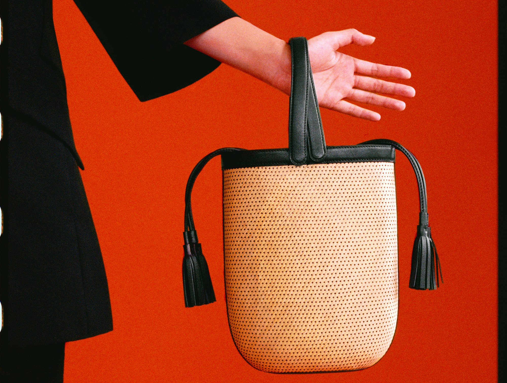 The V&A Museum Unpacks Our Obsession with Handbags - 1stDibs