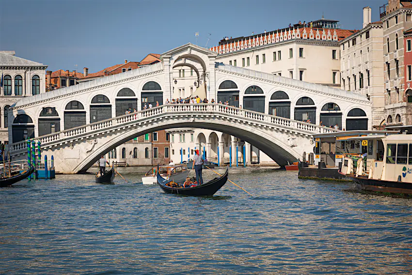 Rialto Bridge.jpg Rialto Bridge.jpg