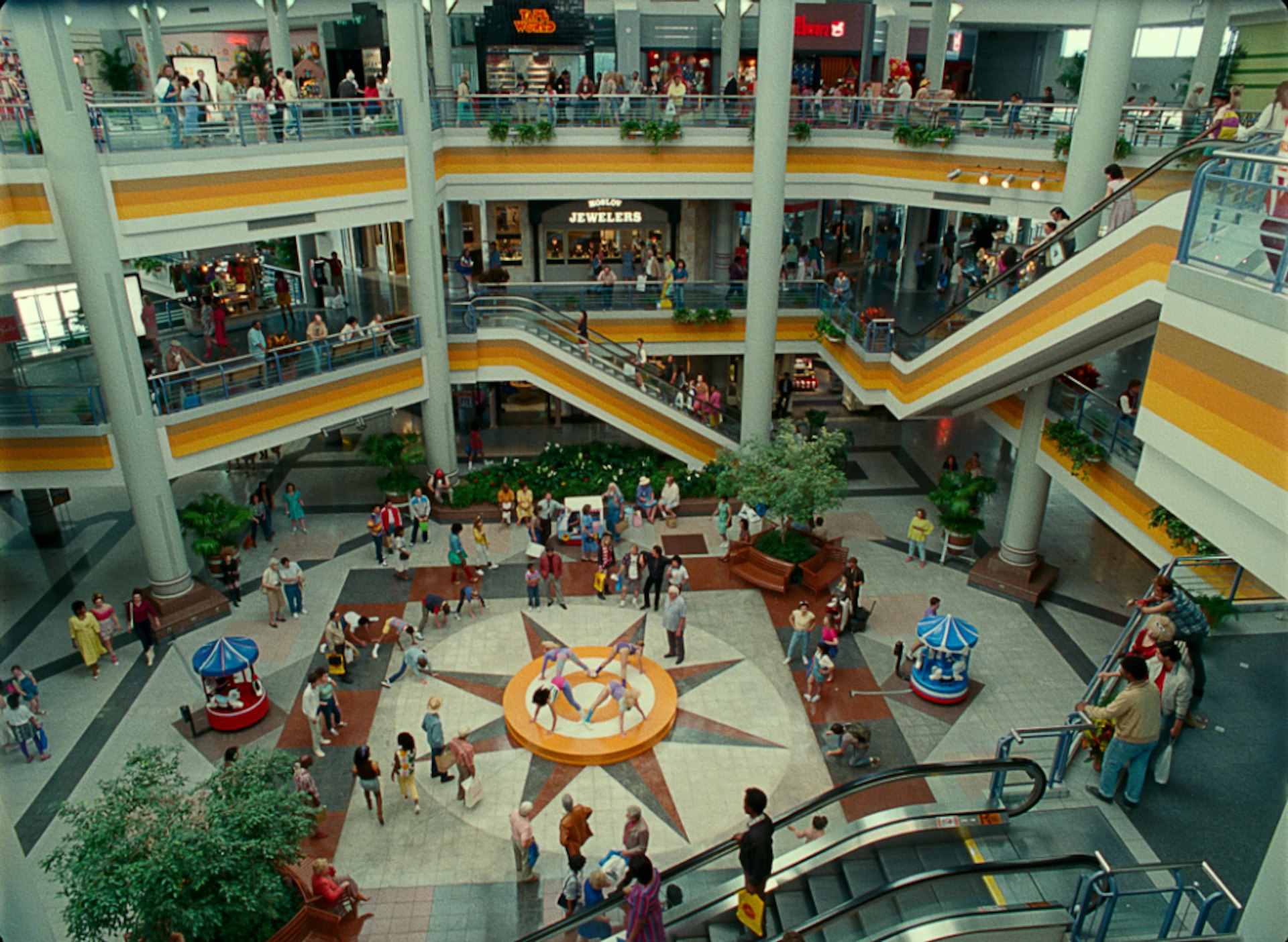 A still of the mall scene from Wonder Woman 1984