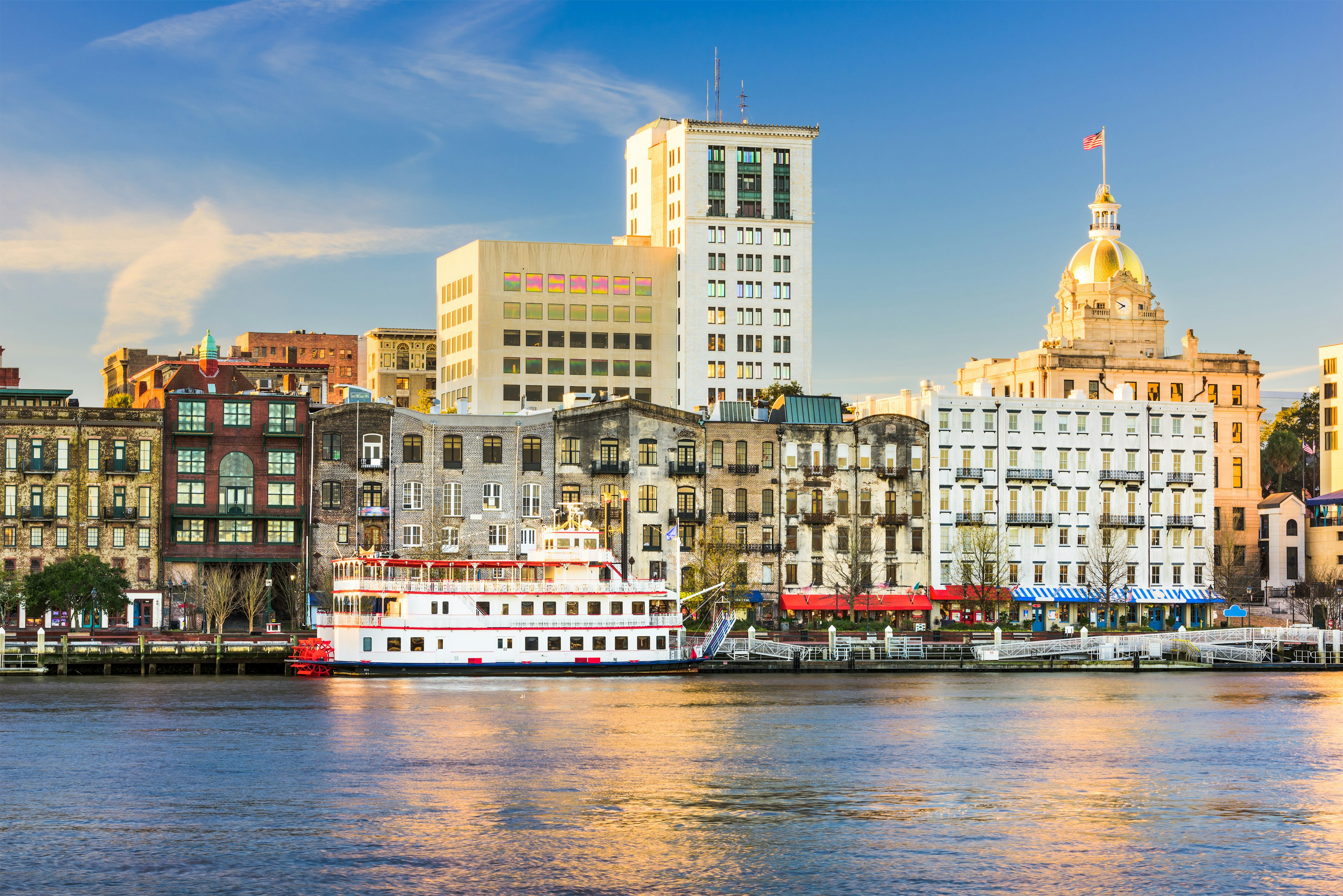 Savannah, Georgia, USA riverfront skyline