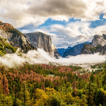 Yosemite National Park Valley on a cloudy autumn morning from Tunnel View.