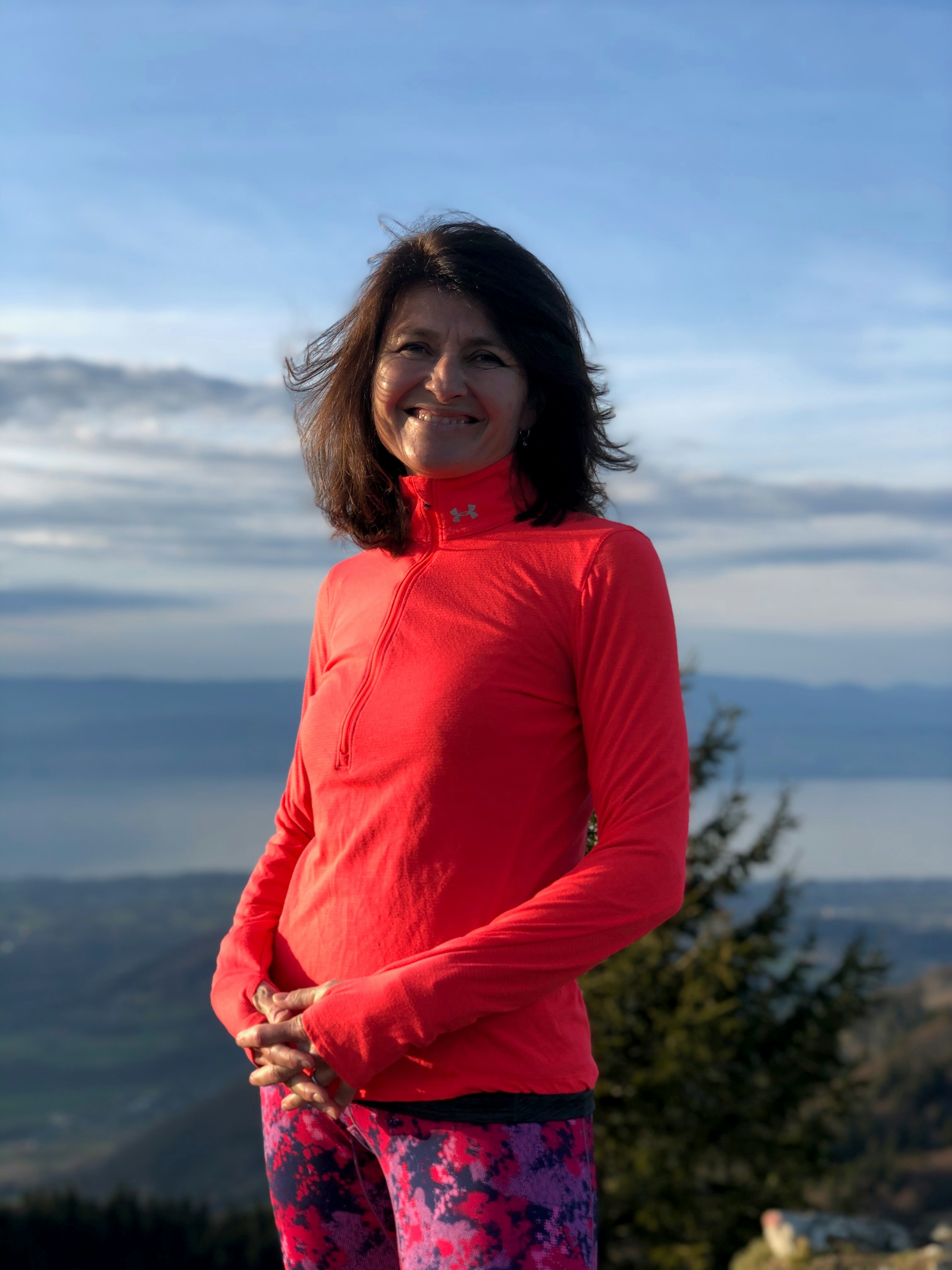 Nicola-Hike-backdrop-LakeGeneva.jpg