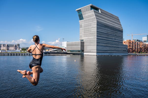 オスロの新しいムンクミュージアムは、劇的なウォーターフロントの家で訪問者を歓迎する準備ができています