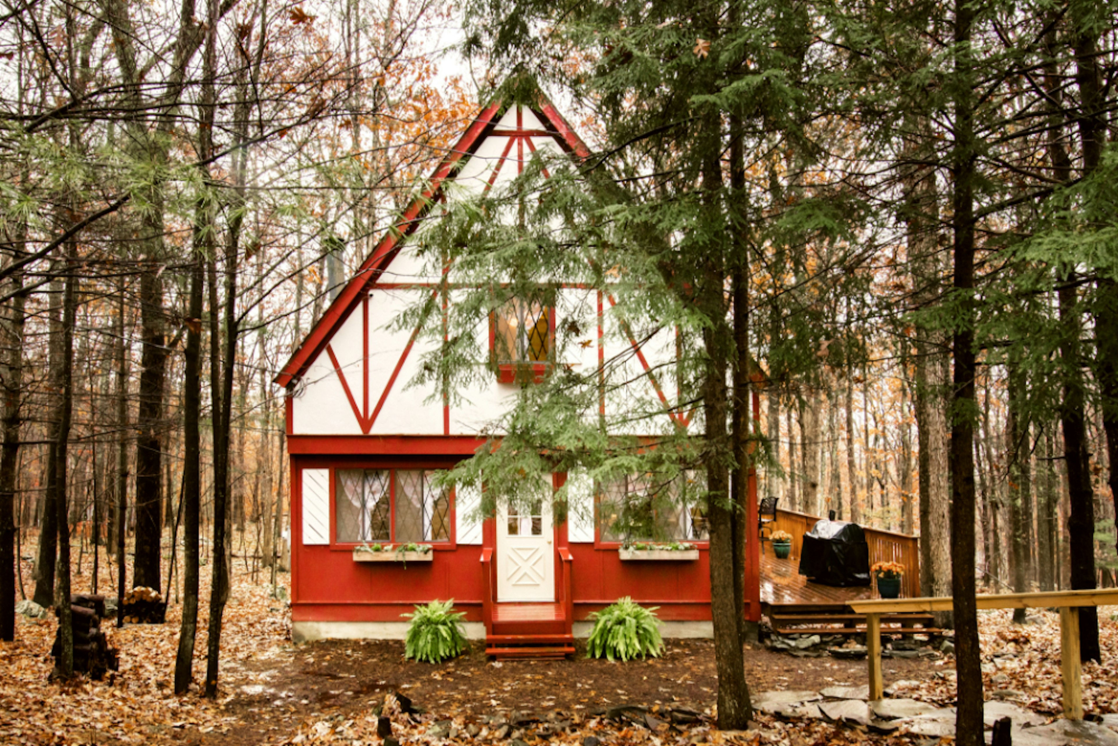 The exterior of a wooden chalet in Pennsylvania