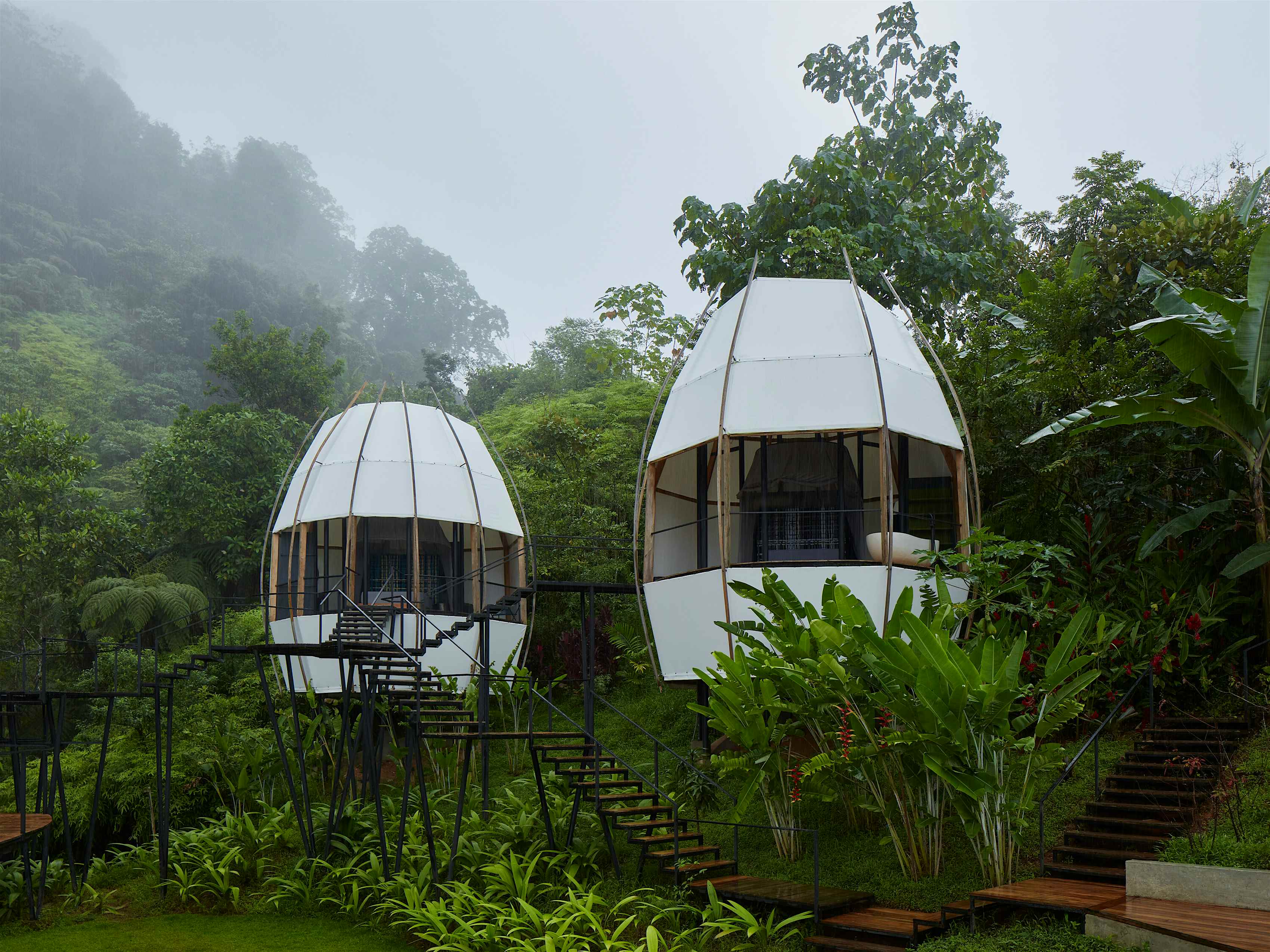 Acampa con estos salarios en forma de huevo en las selvas de Costa Rica