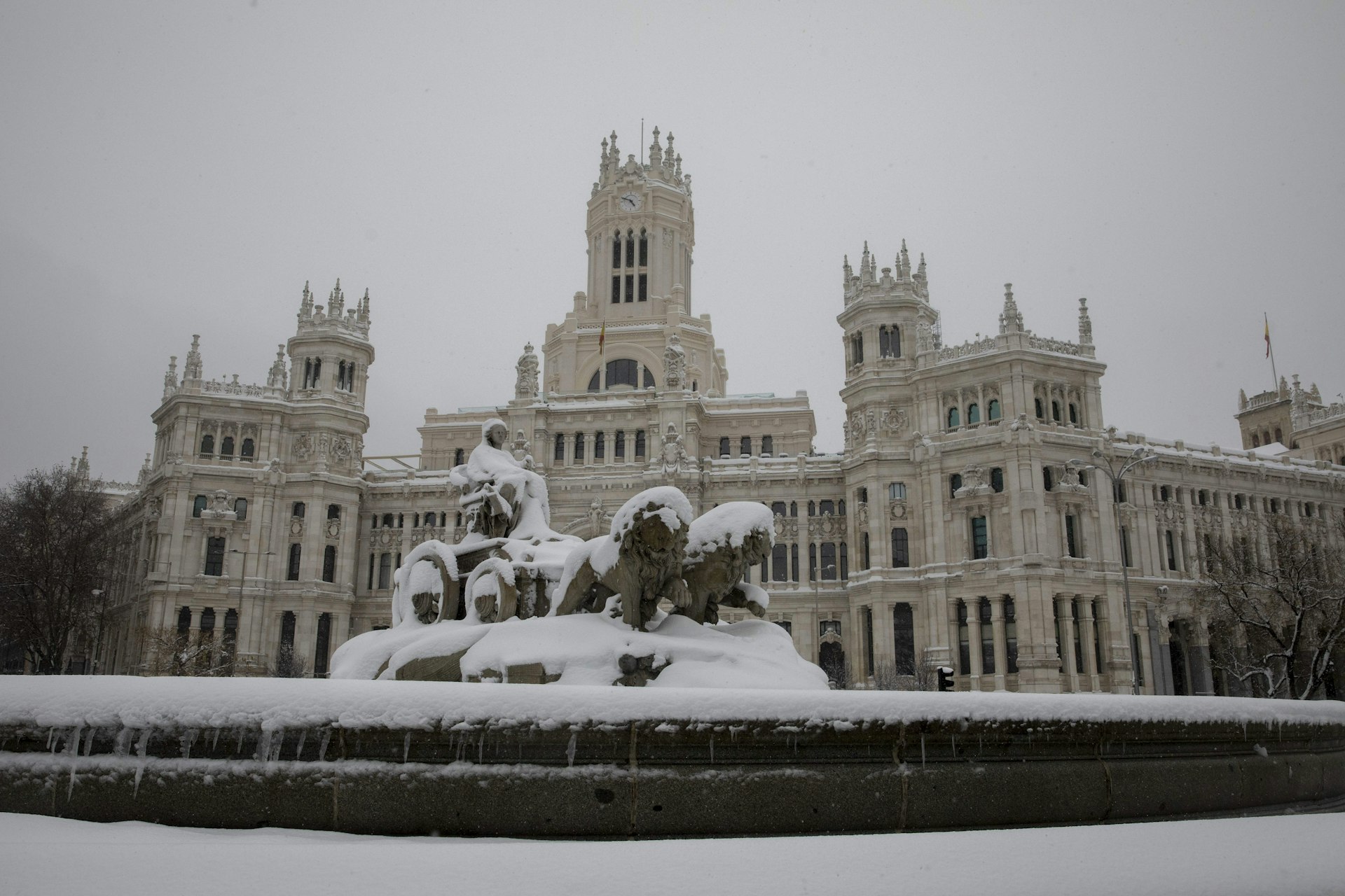 Snow Hits Madrid As Temperatures Plummet In Spain