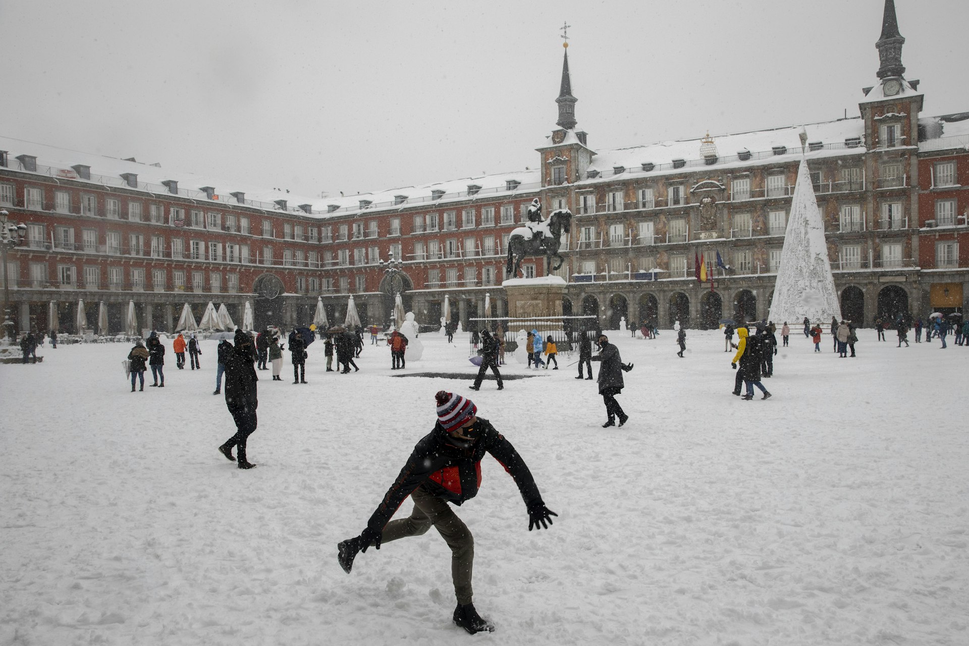 People thrown snowballs at each other in Madrid's Plaza Mayor