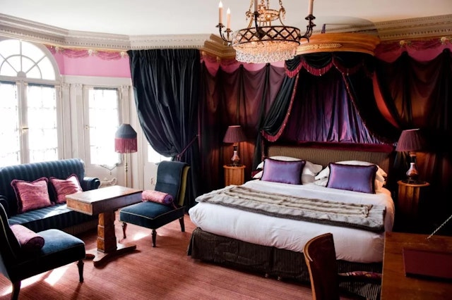 It's easy to see why Oscar Wilde felt at home at L'Hotel