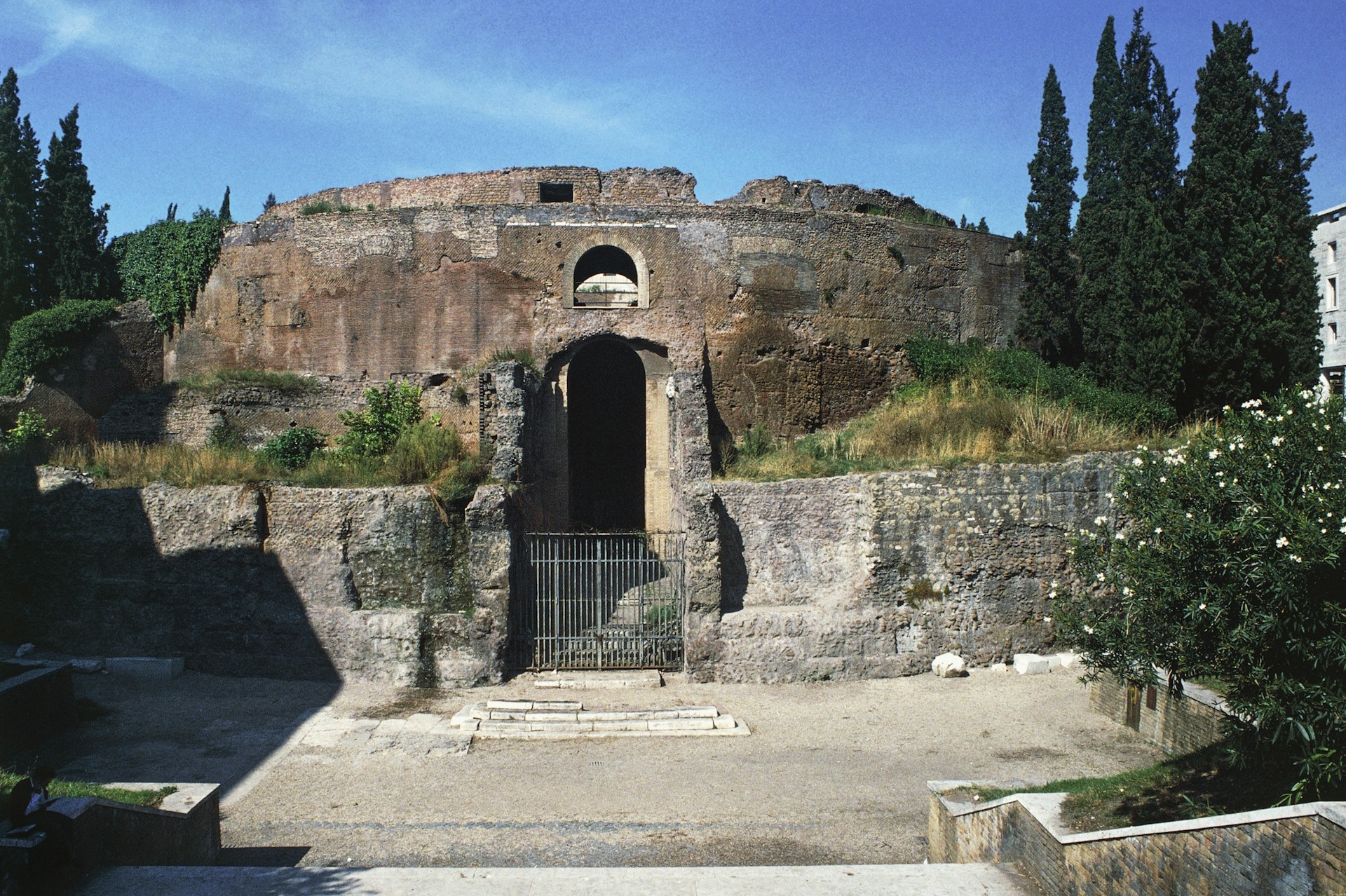 A picture of the entrance to the Mausoleo before restorations