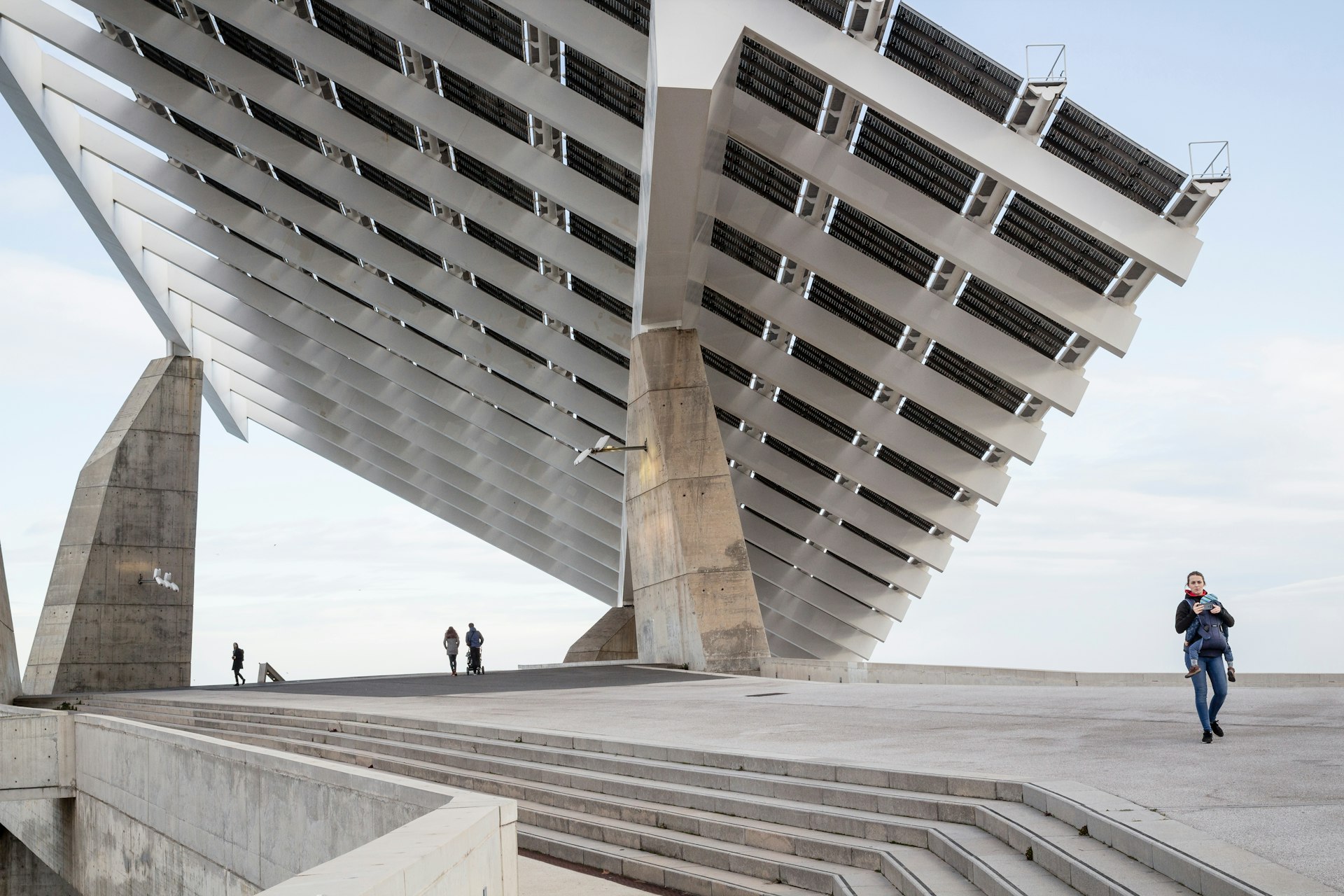 Large photovoltaic pergola designed by Torres & Lapena, in the Parc del Forum space