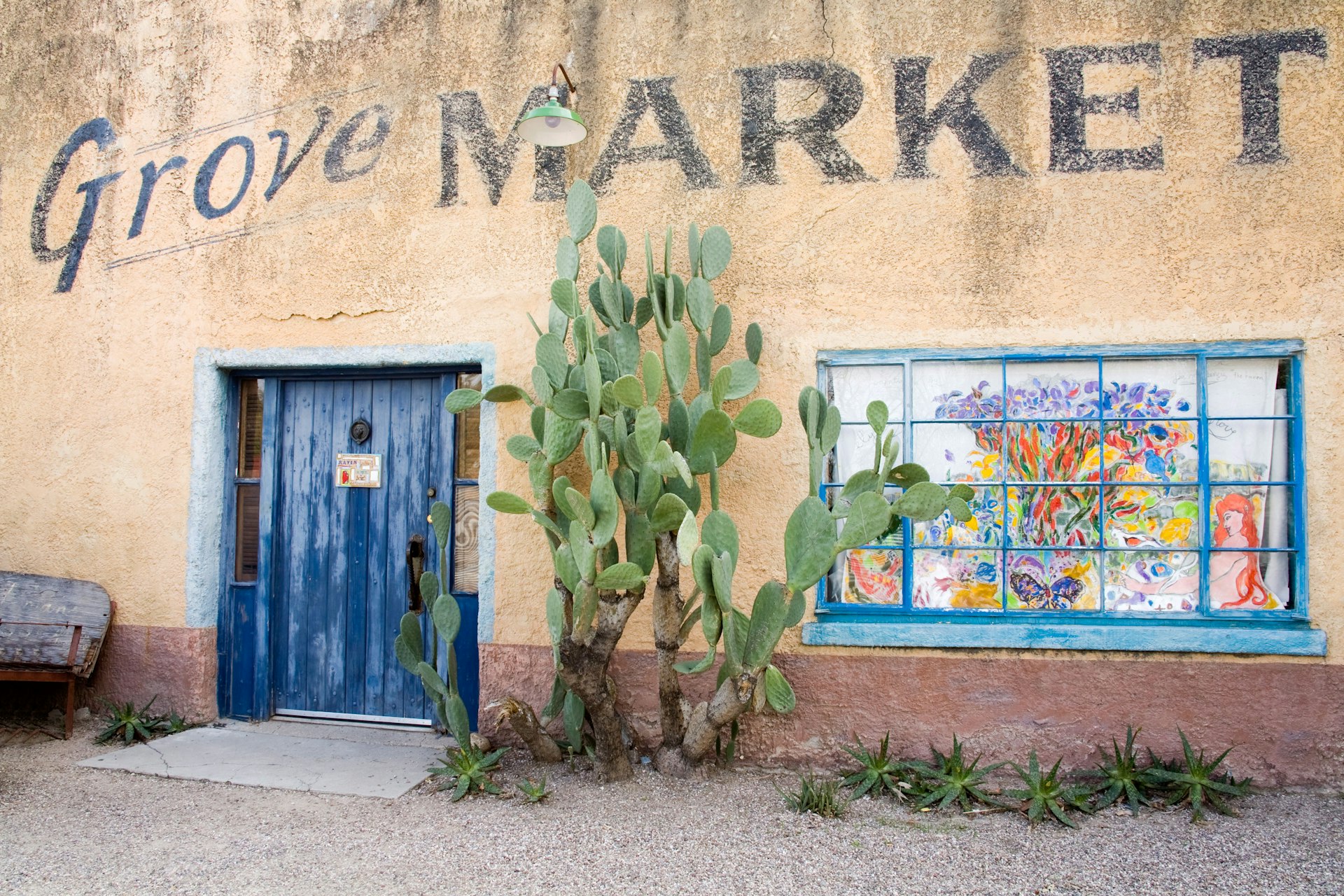 Raven Gallery in Old Elysian Grove Market, Barrio Historico District, Tucson, Arizona, USA