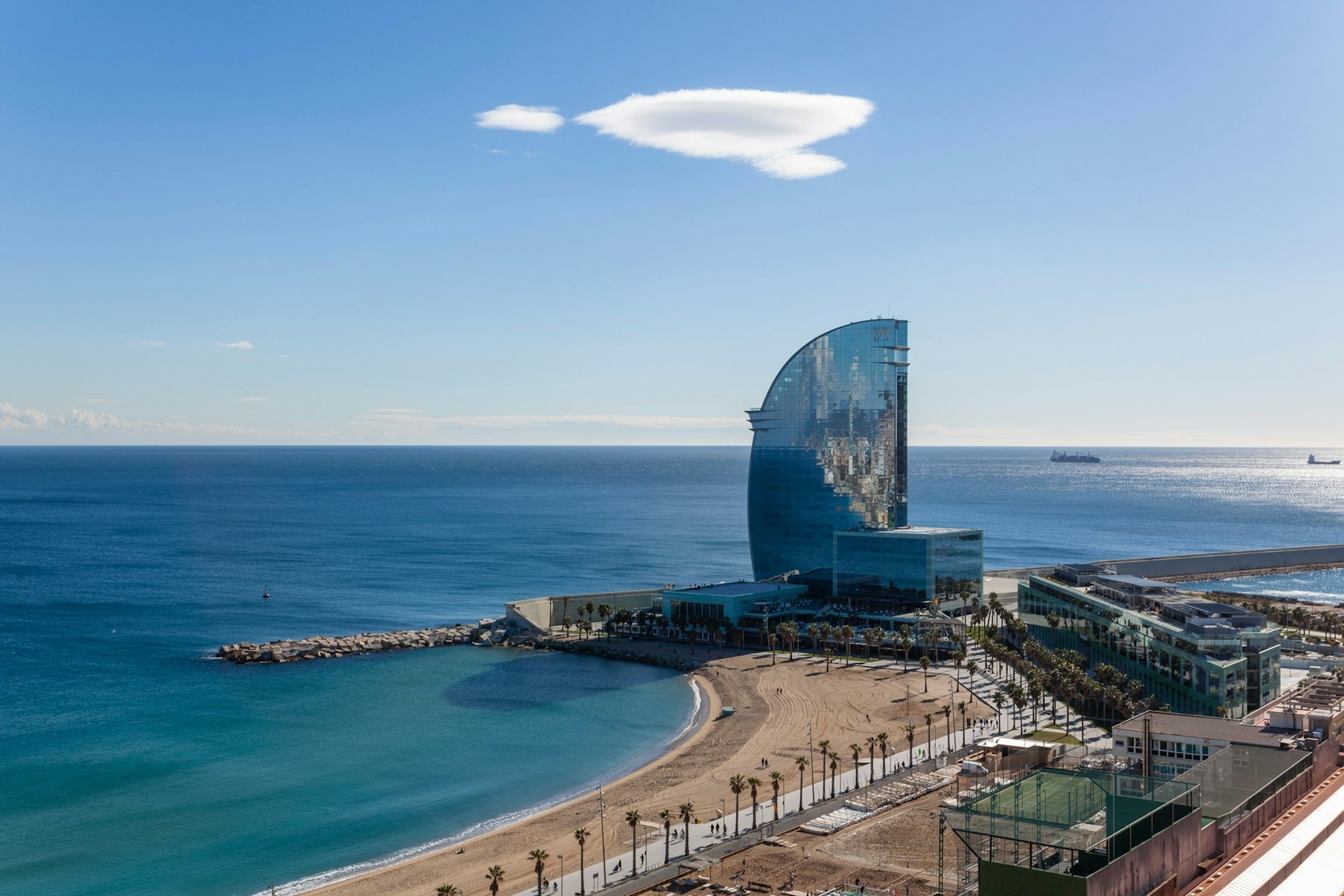 The coastline of Barcelona beach with a large hotel in the background