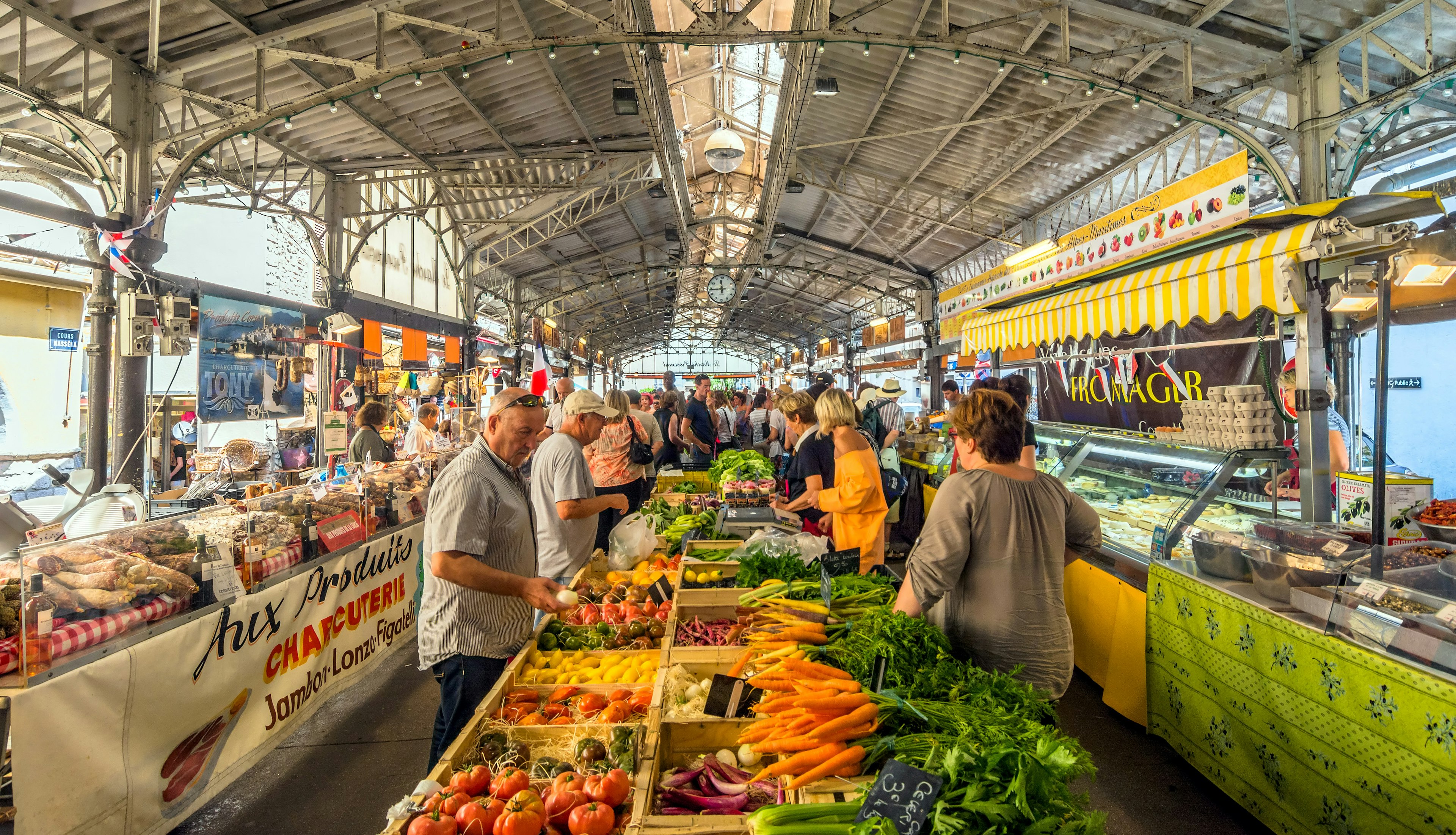 Shoppers at the Cours Massena Provençal market