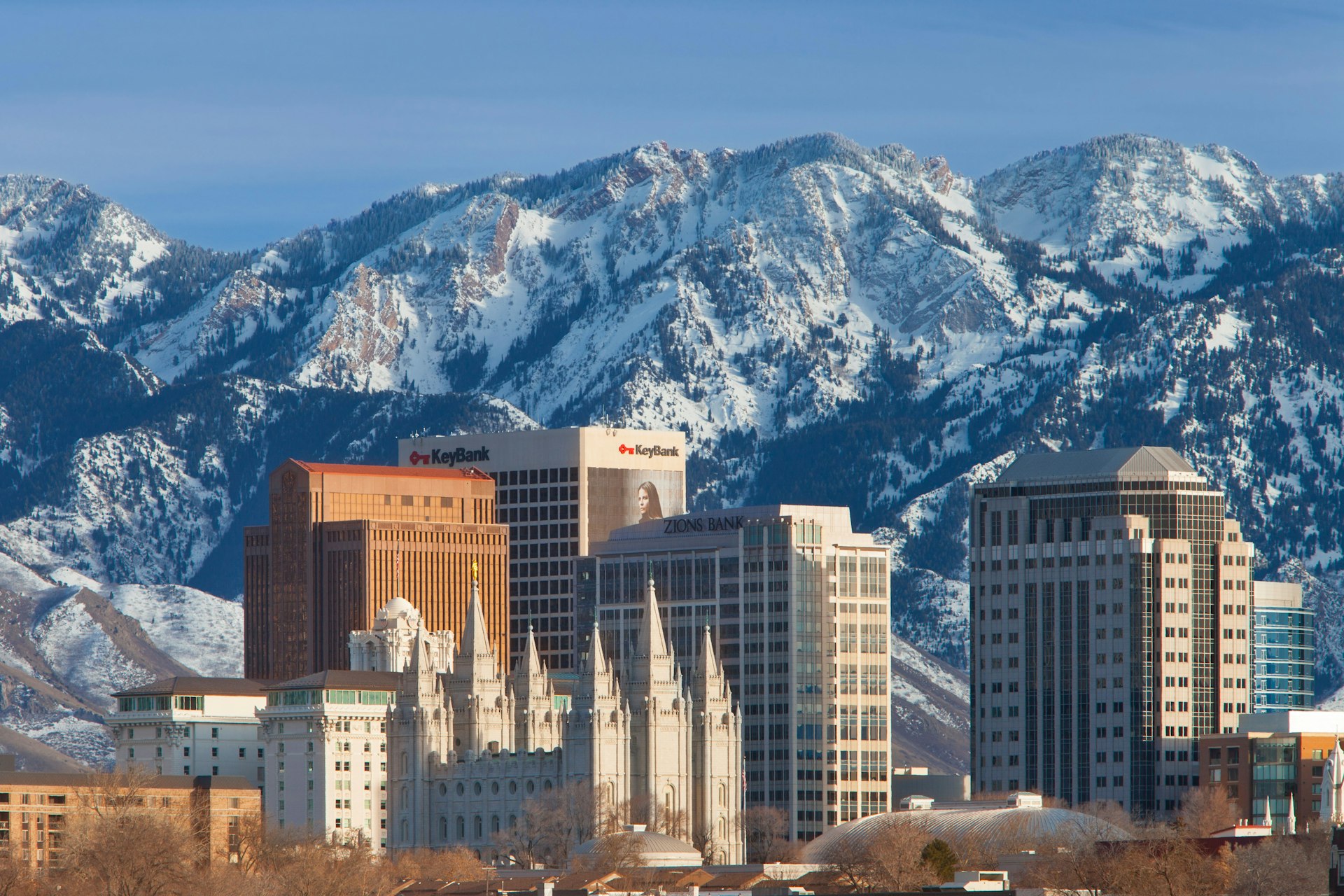 Mormon Tabernacle and buildings of Salt Lake City with the Wasatch Mountains beyond, Utah USA. Image shot 2012. Exact date unknown.