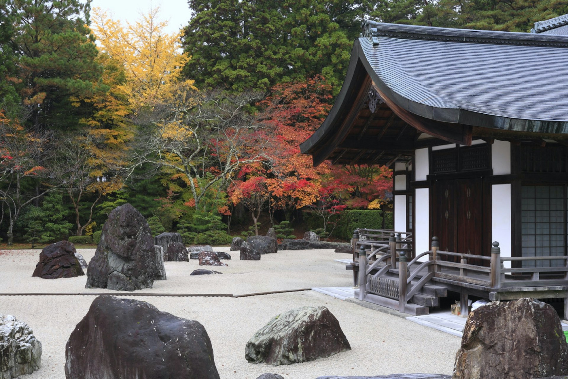 Kinki_Spiritual_stone_garden.JPG