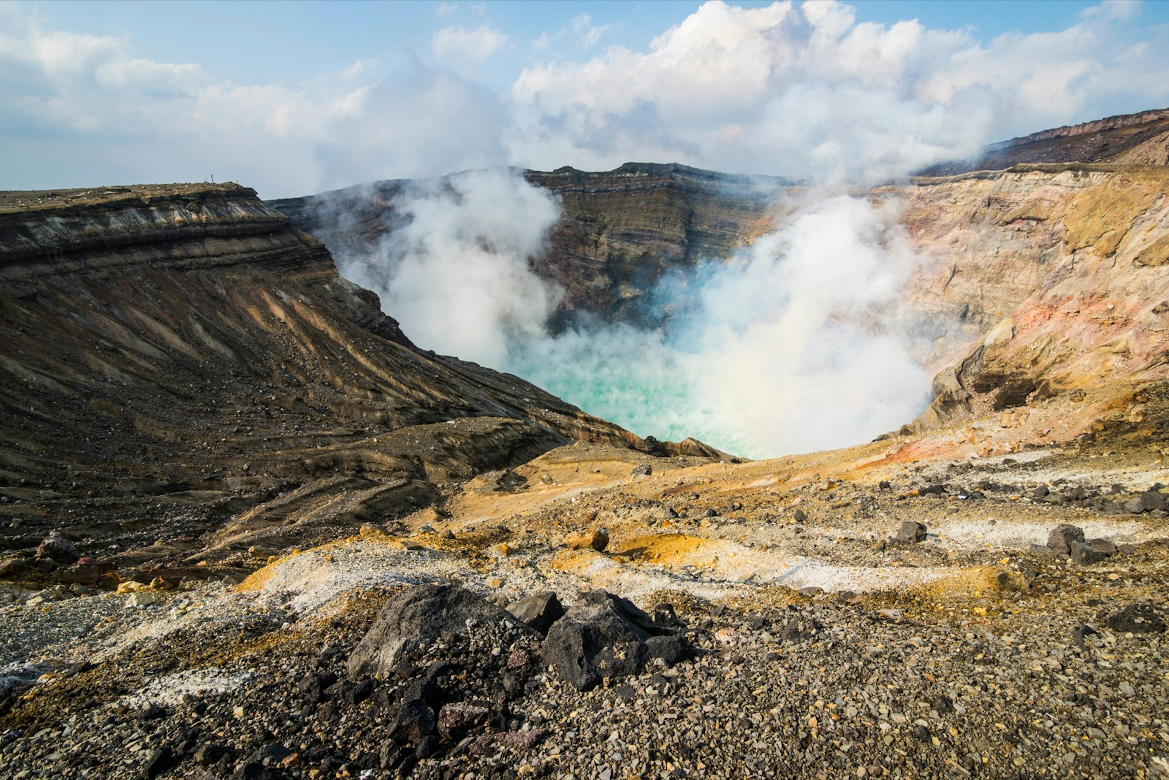 Kyushu_Outdoors_Mt_Aso.jpg