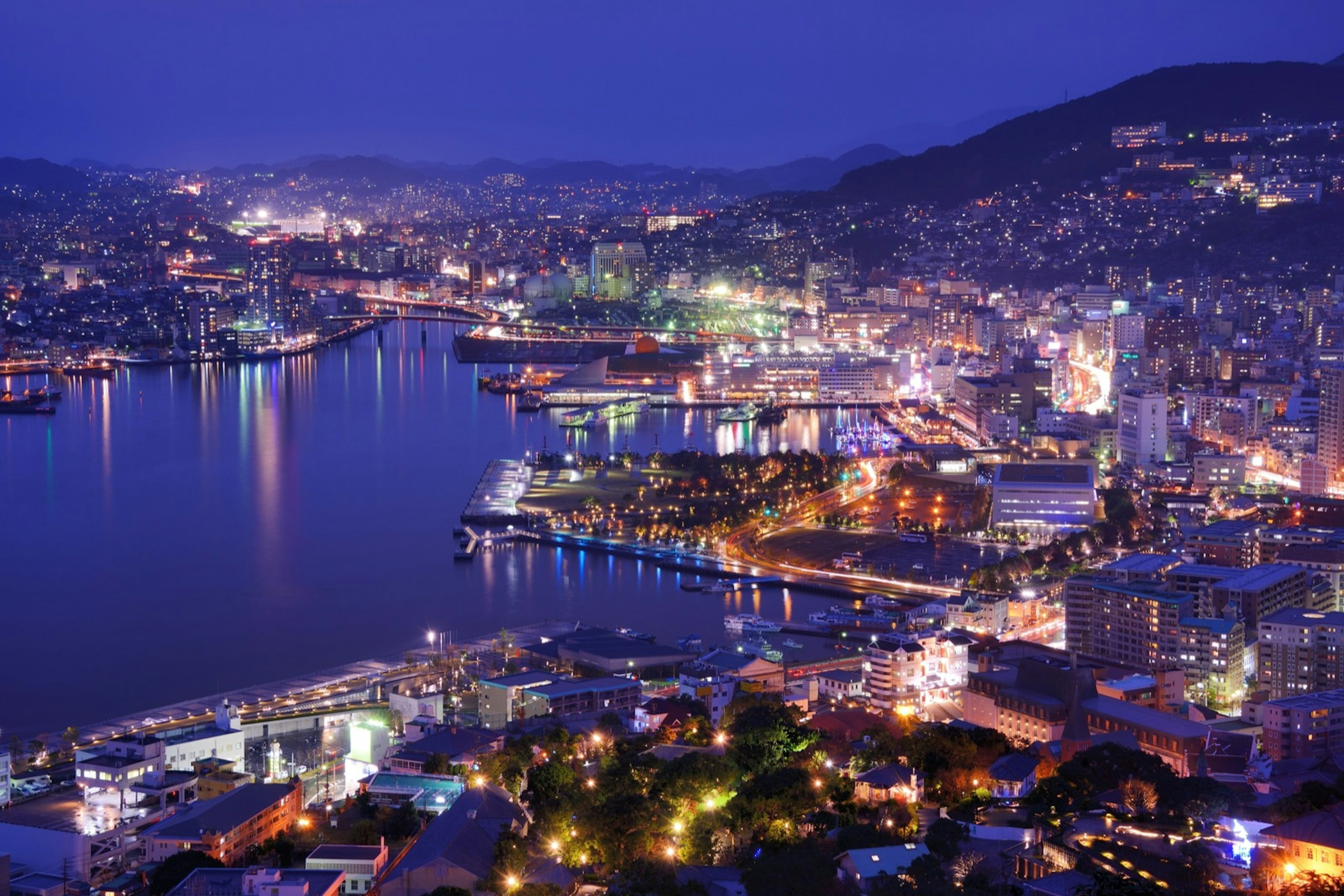 Kyushu_Outdoors_Nagasaki_Harbor.jpg