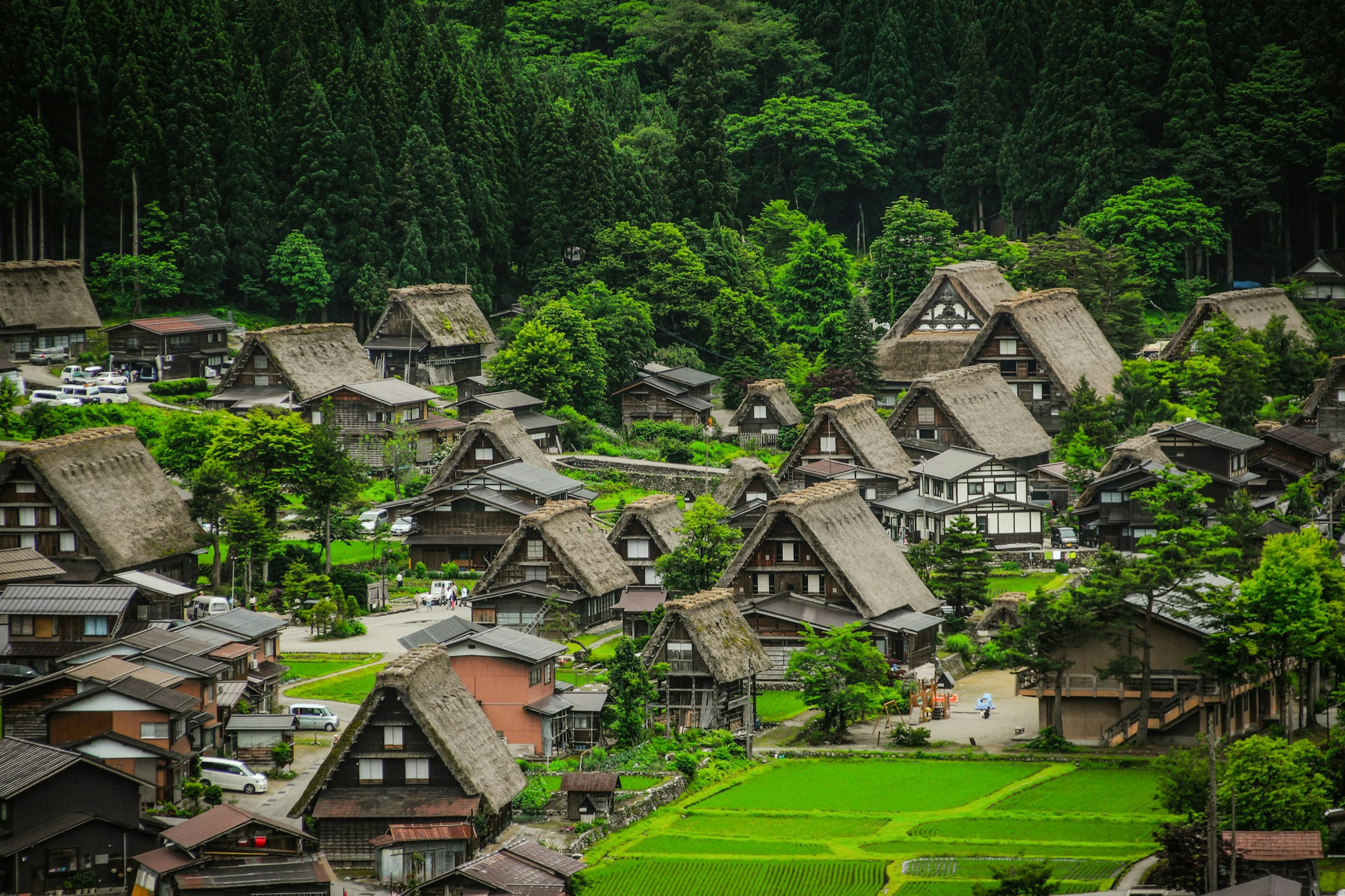 Three_Star_Road_Shirakawa-go.jpg