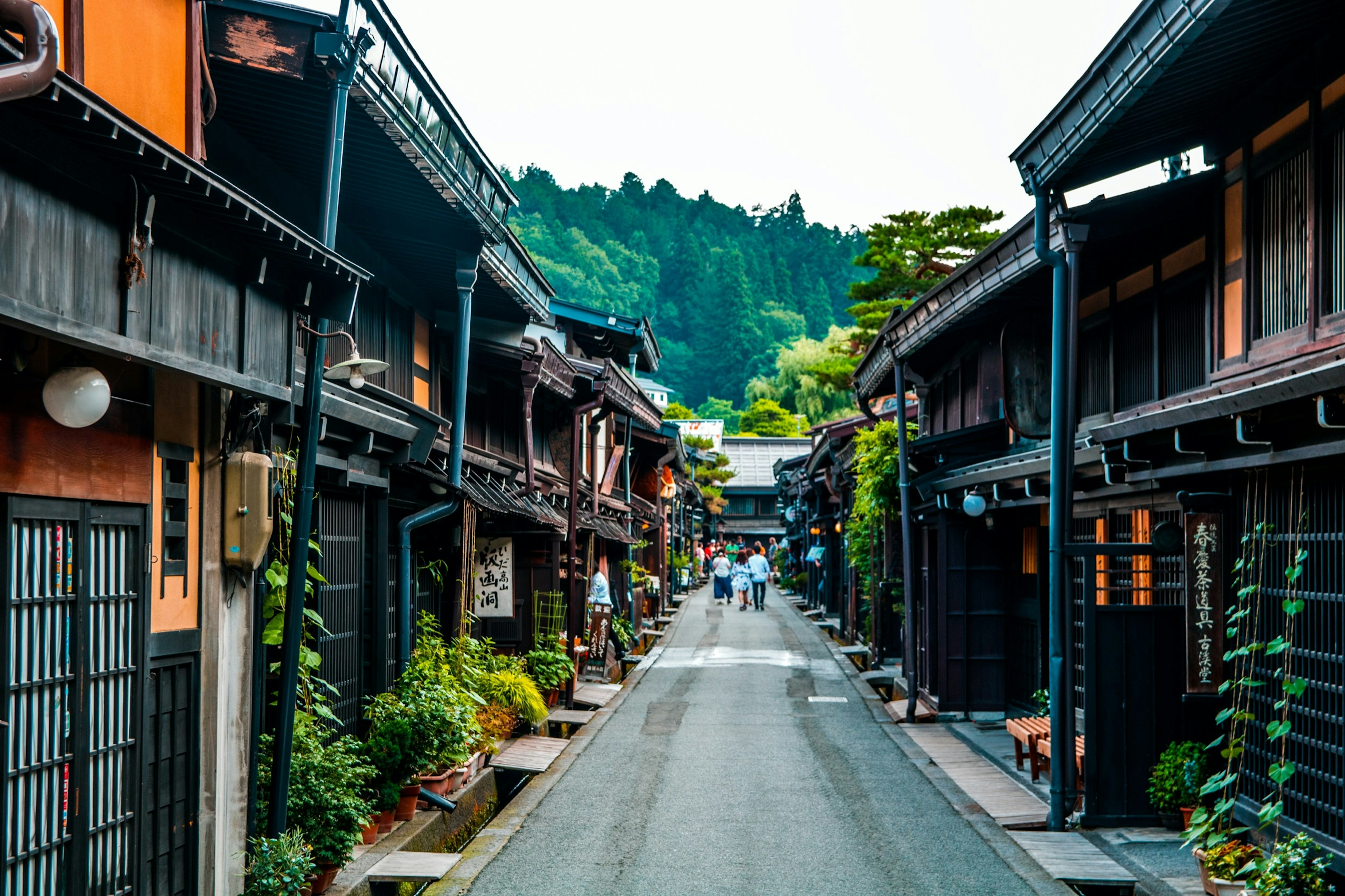 Three_Star_Road_Takayama.jpg