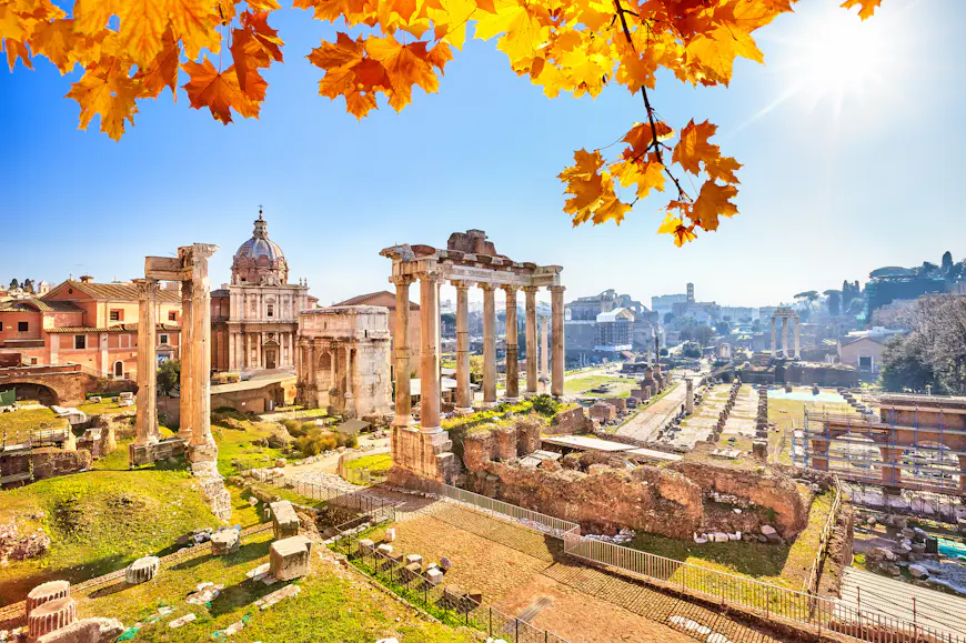 Clima de Roma, Las ruinas romanas se muestran en el otoño.