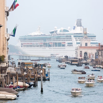 Cruise ship in Venice.jpg