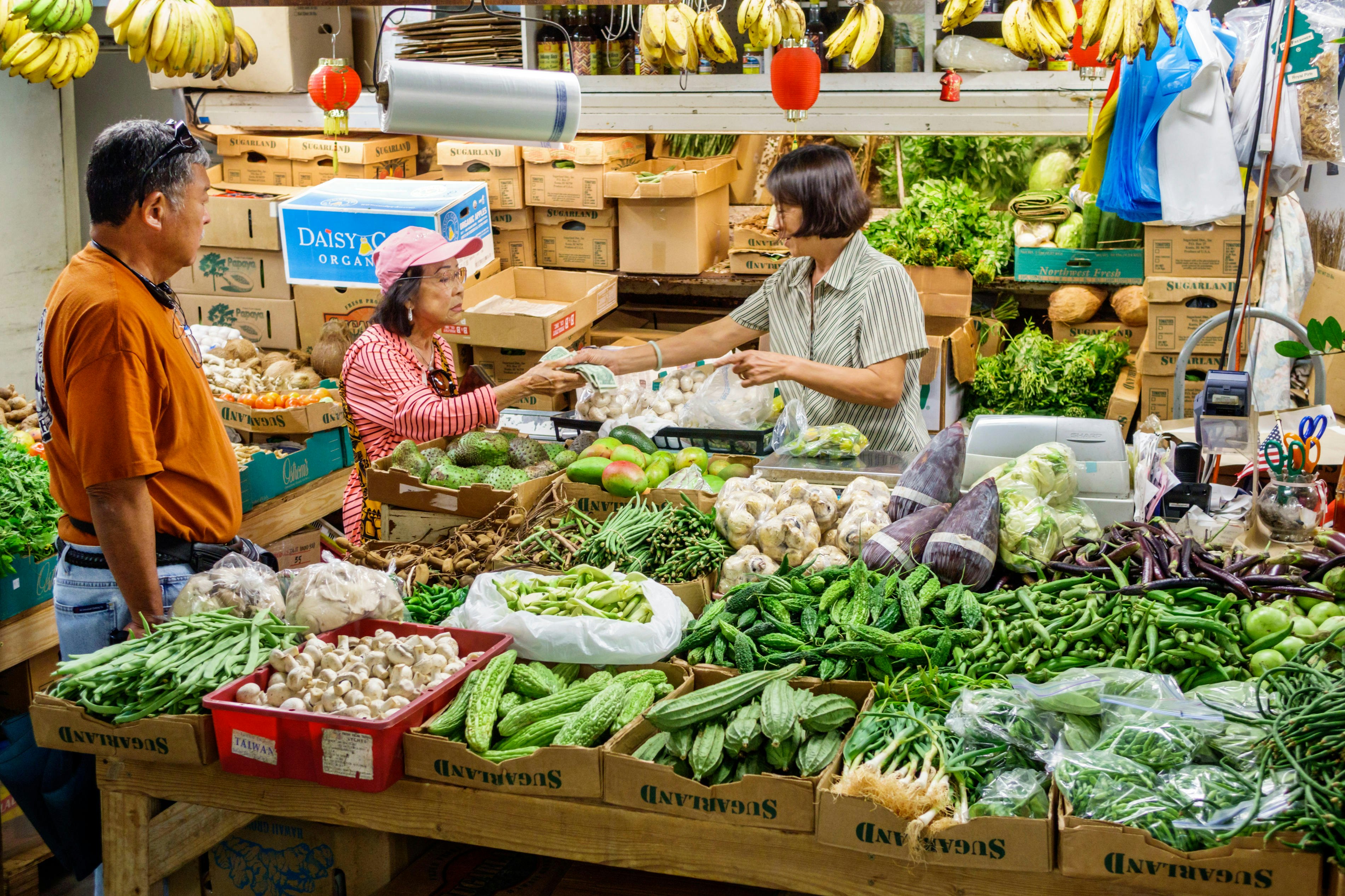 Hawaii, Hawaiian, Oahu, Honolulu, Chinatown, Kekaulike Street, produce, covered, market, Asian Asians ethnic ethnics immigrant immigrants minority min