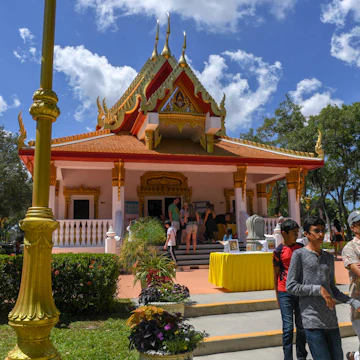 People visit the market held at Wat Mongkolratanaram, a Buddhist temple, on Sunday, May 19, 2019 in Tampa. On Sundays, the temple holds a market for people of all religions and backgrounds to visit. Credit: Allie Goulding/Tampa Bay Times/ZUMA Wire/Alamy Live News