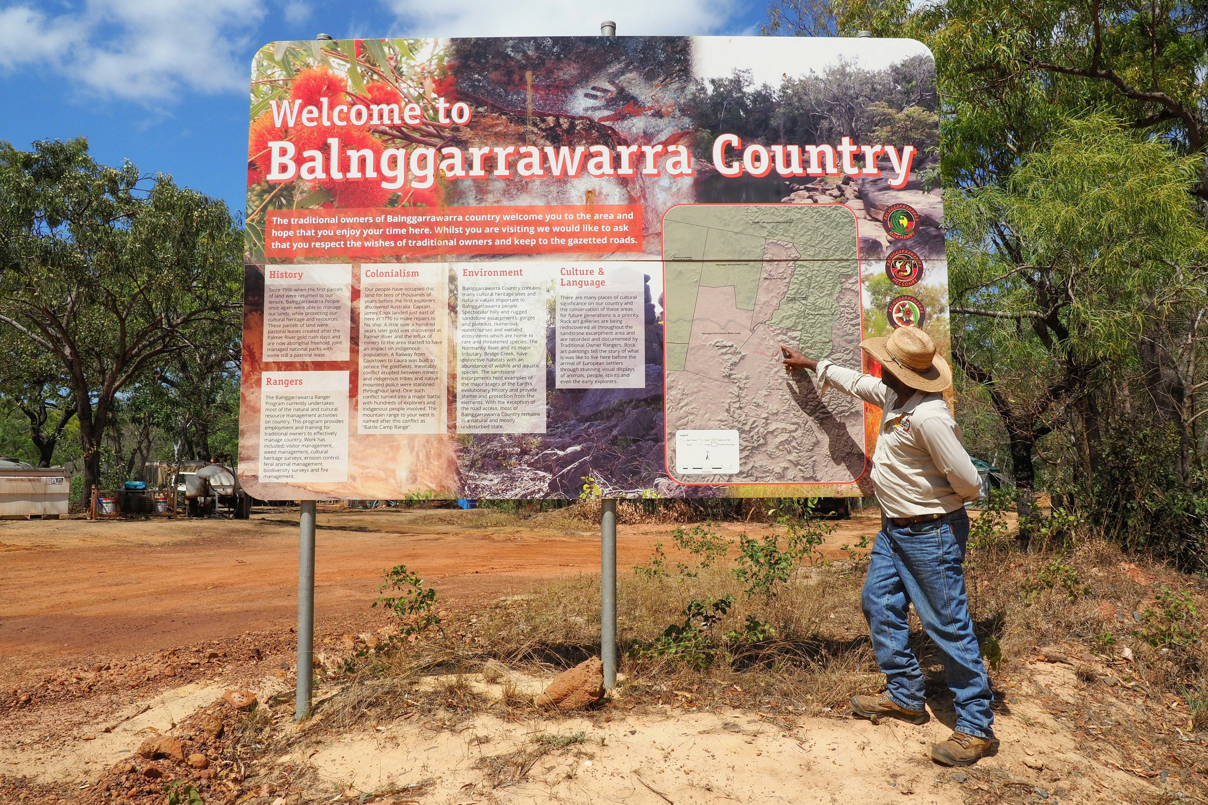 Vince Harrigan welcomes guests to Balnggarrawarra Country.