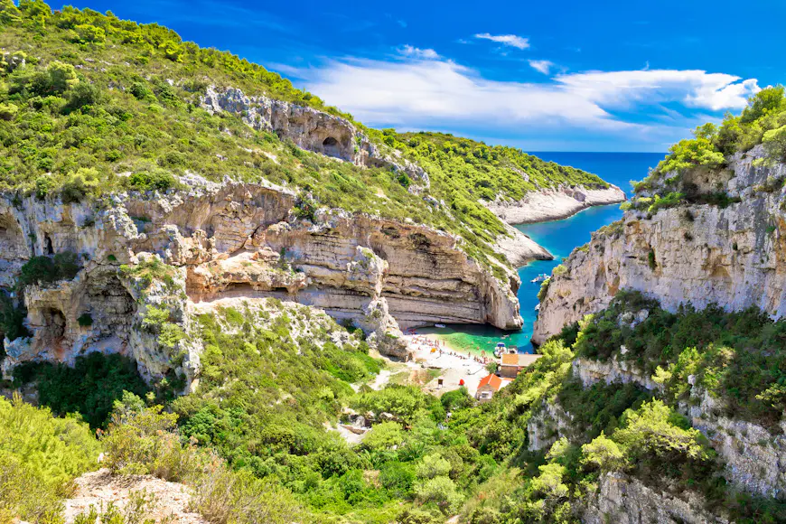 Que ver en Croacia Playa de Stiniva Bay, en la isla de Vis, Croacia