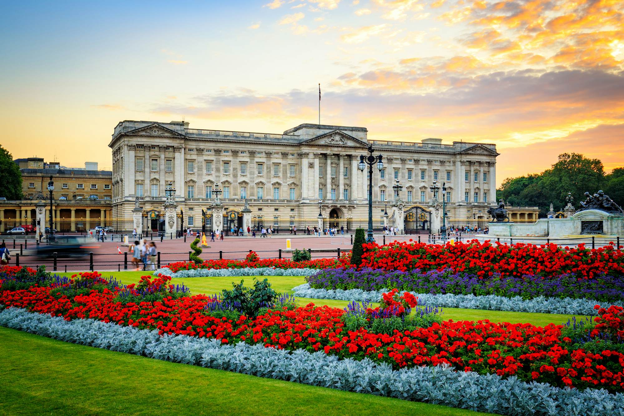 tourist attractions in london buckingham palace