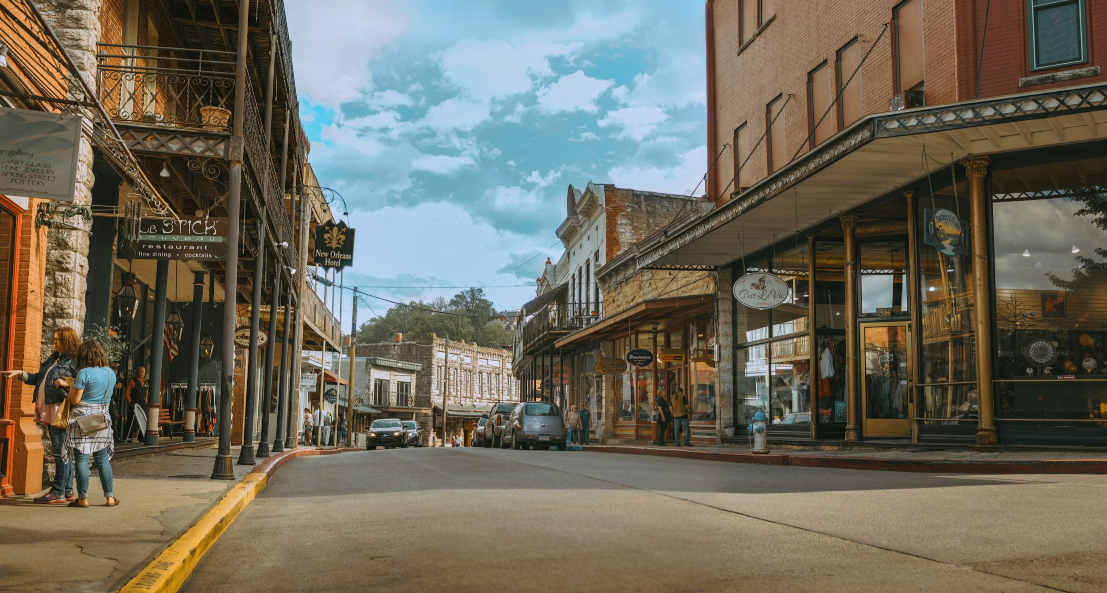 A shopping street in downtown Eureka Springs