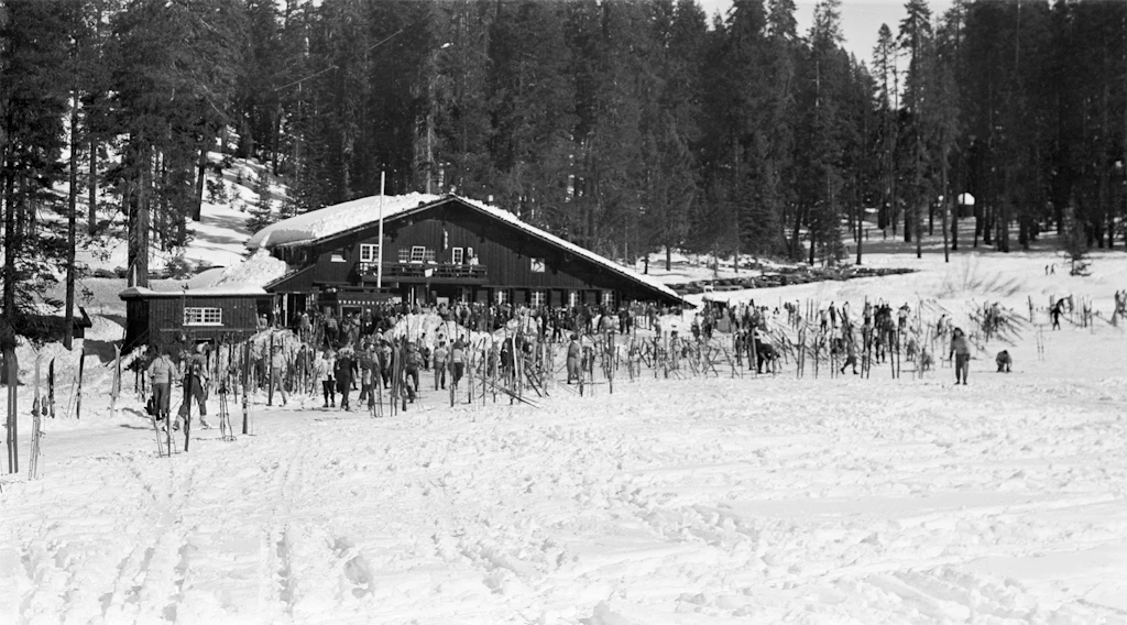Badger Pass ski lodge, Yosemite 1950, retro Badger Pass ski lodge, Yosemite 1950, retro