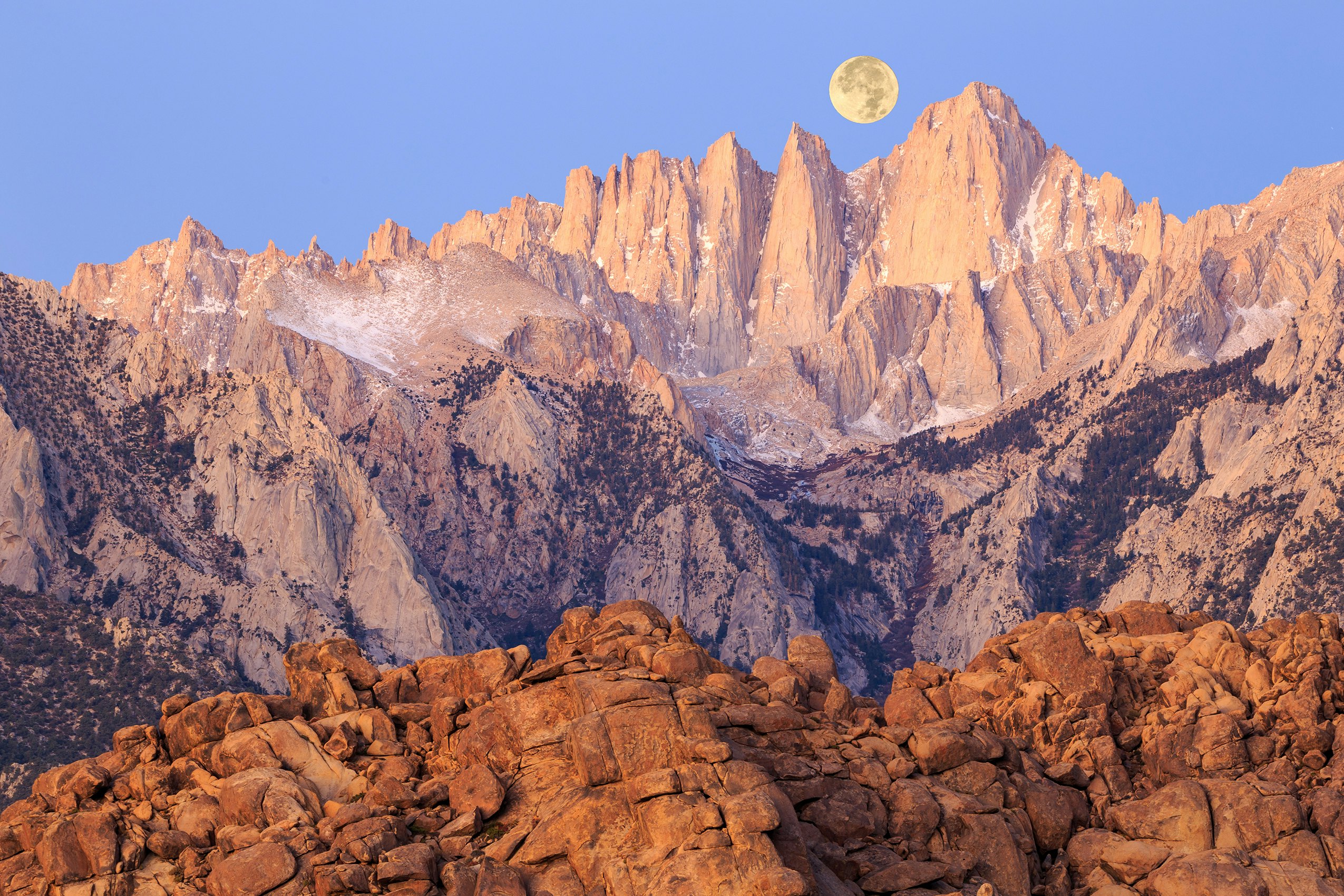 Supermoon above the Eastern Sierra Mountains, California, USA.; Shutterstock ID 556617343; your: Meghan O'Dea; gl: 65050; netsuite: Digital Editorial; full: POI