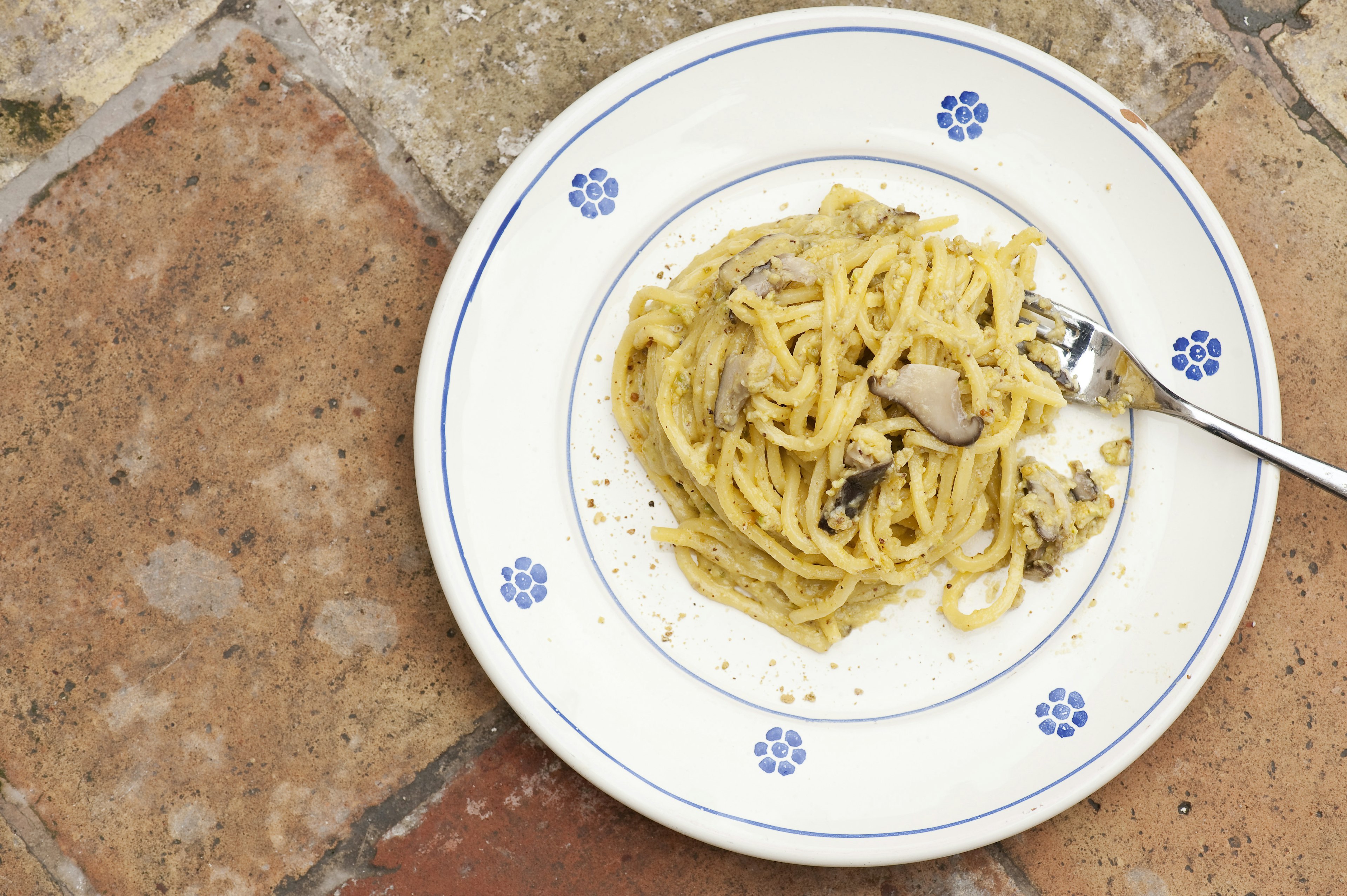 A shot of a plate full of spaghetti on a wooden table